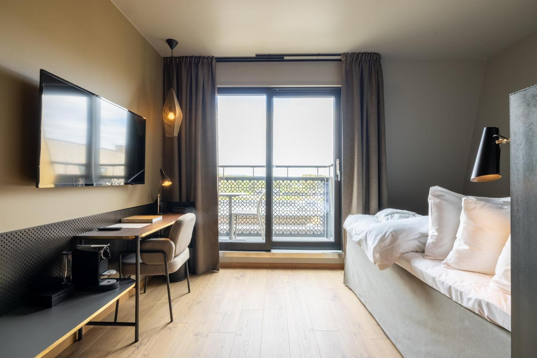 Queen Room with Balcony - Photo 1