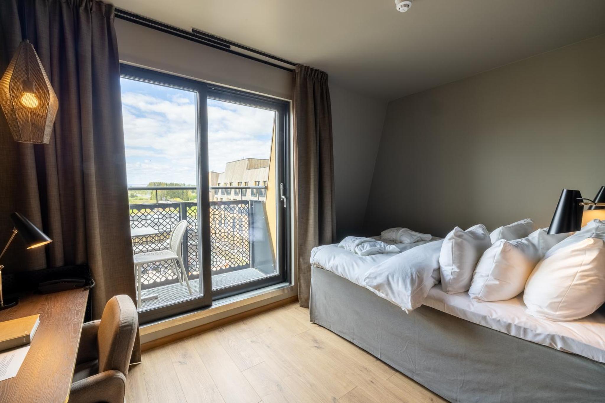 Queen Room with Balcony - Photo 2
