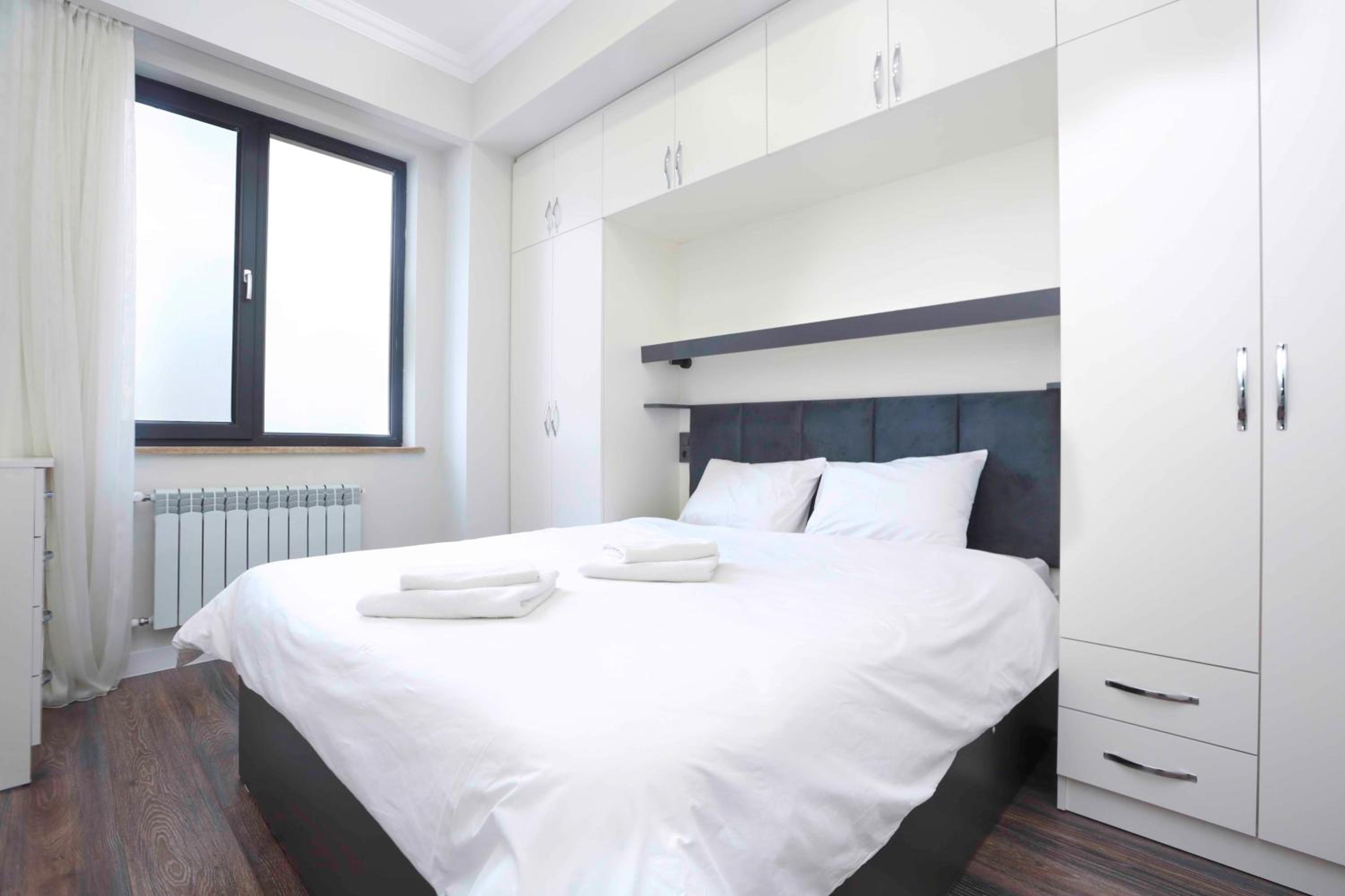 One-Bedroom Apartment with Balcony