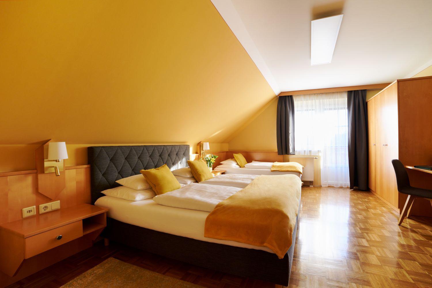 Comfort Triple Room with Balcony and Air condition