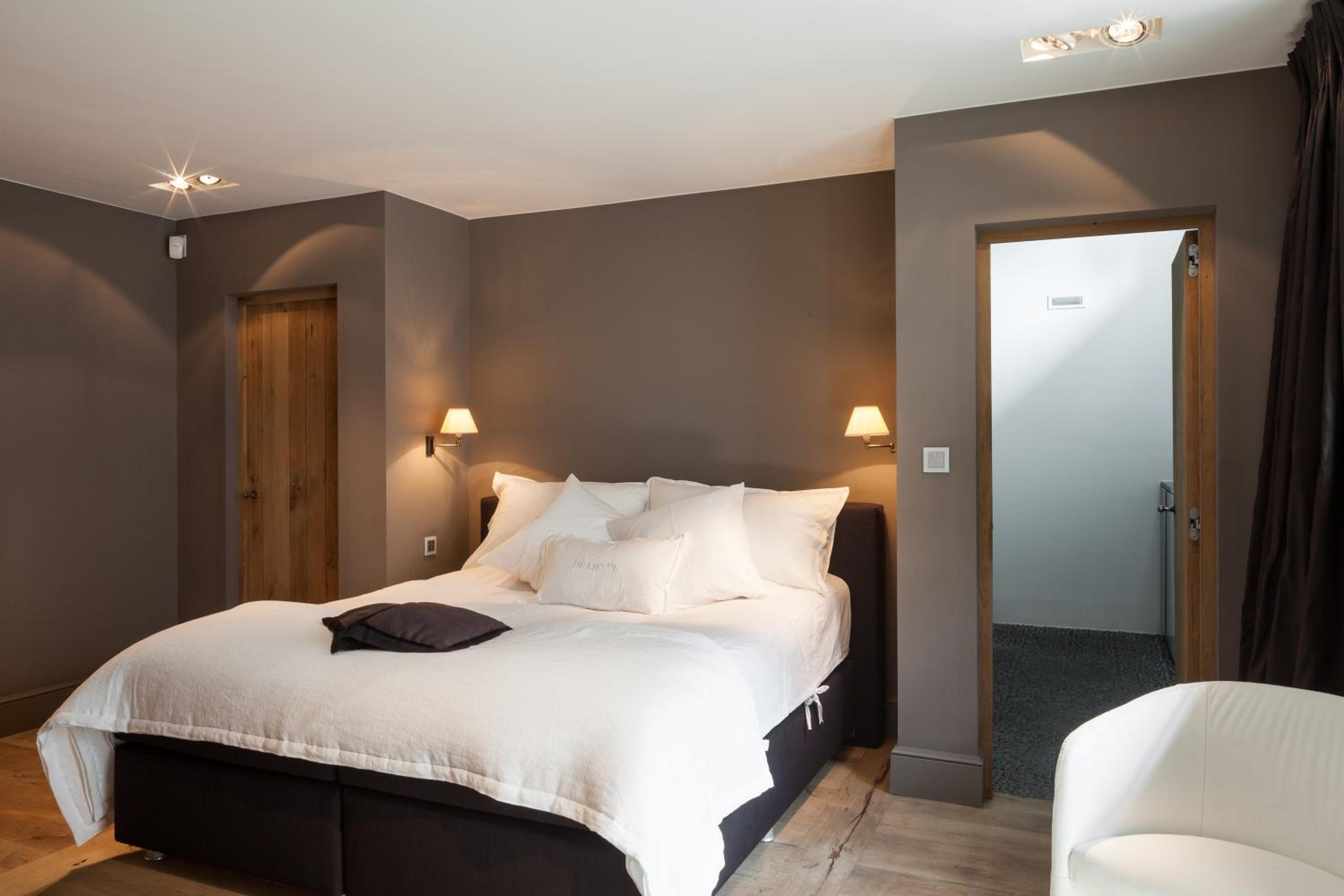 Deluxe King Room photo 2