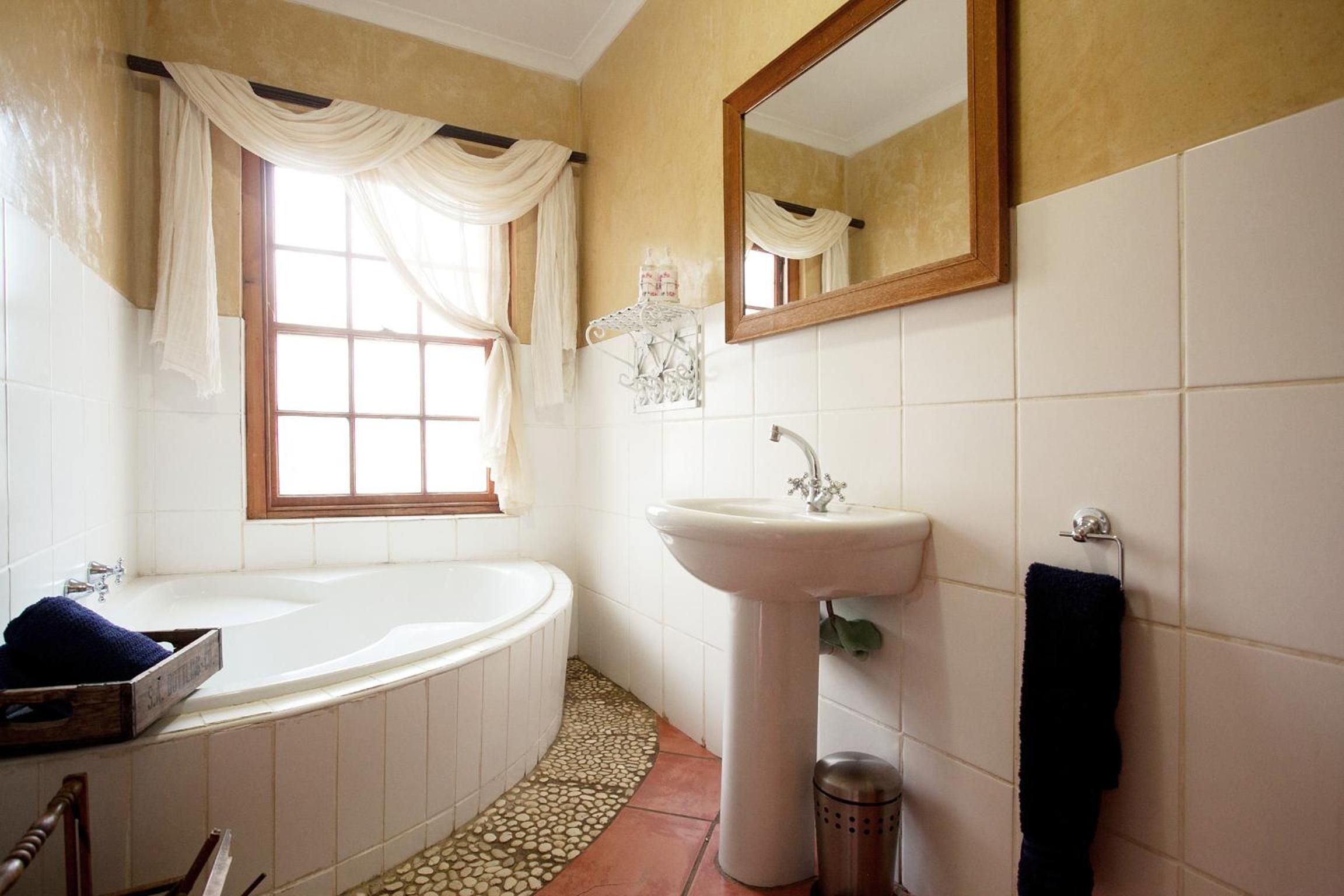 Double or Twin Room with Bathroom - Photo 5