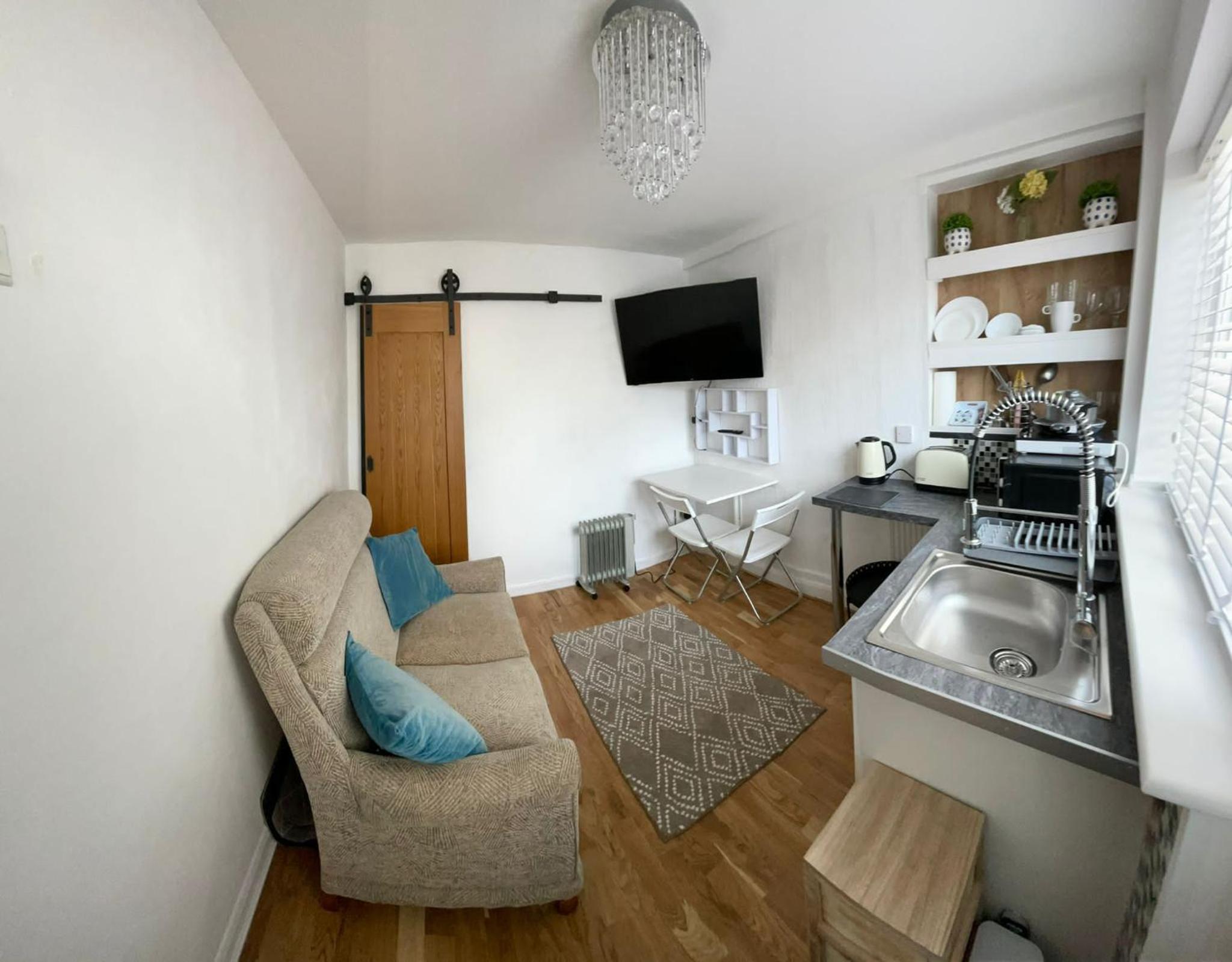 One-Bedroom Apartment photo 2