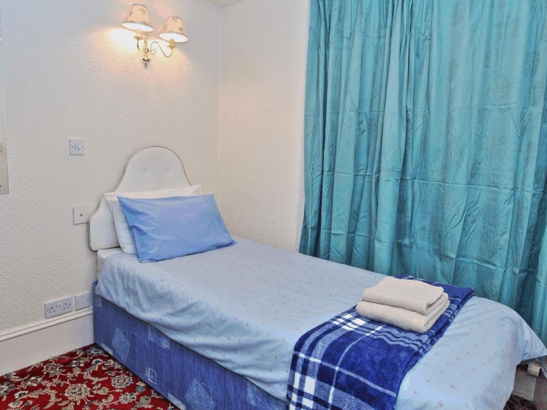 Standard Single Room with Shared Bathroom