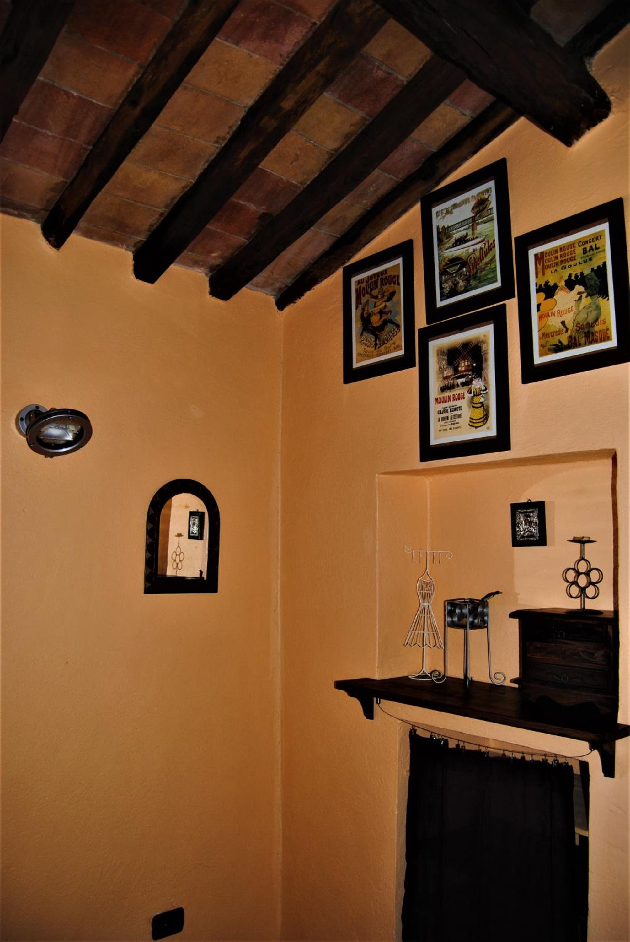 One-Bedroom Apartment - Photo 3