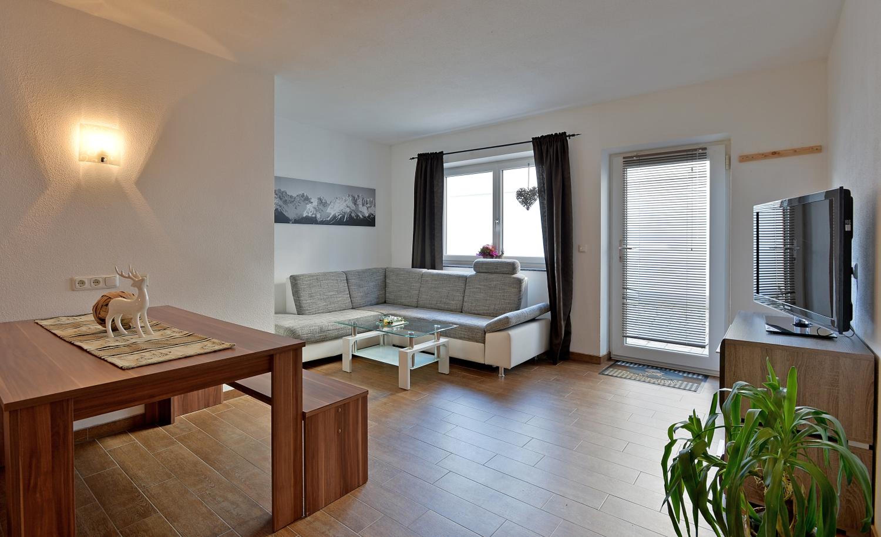 One-Bedroom Apartment photo 1