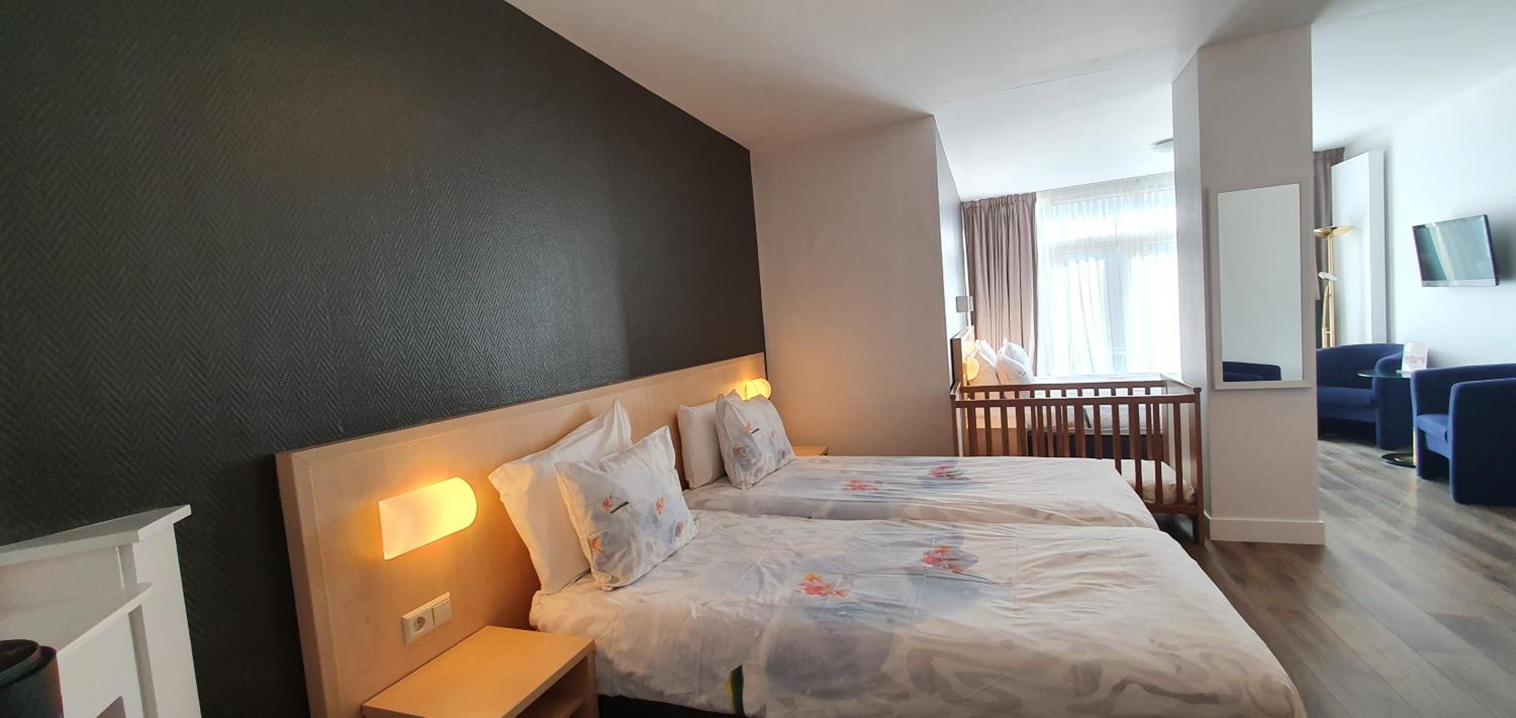 Quadruple Room with Terrace (2 adults +2 children) photo 2