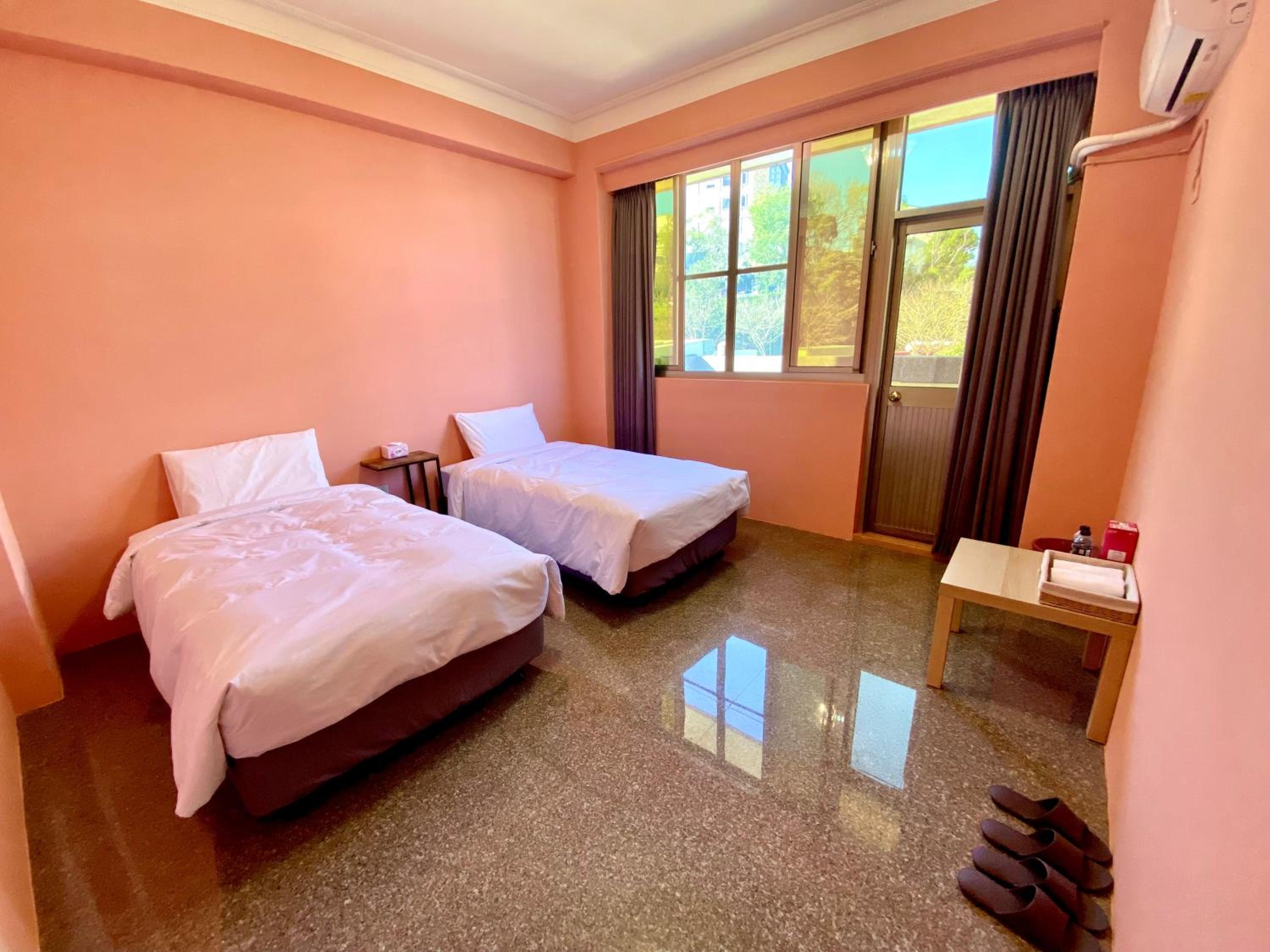 Standard Twin Room With Shared Bathroom photo 1