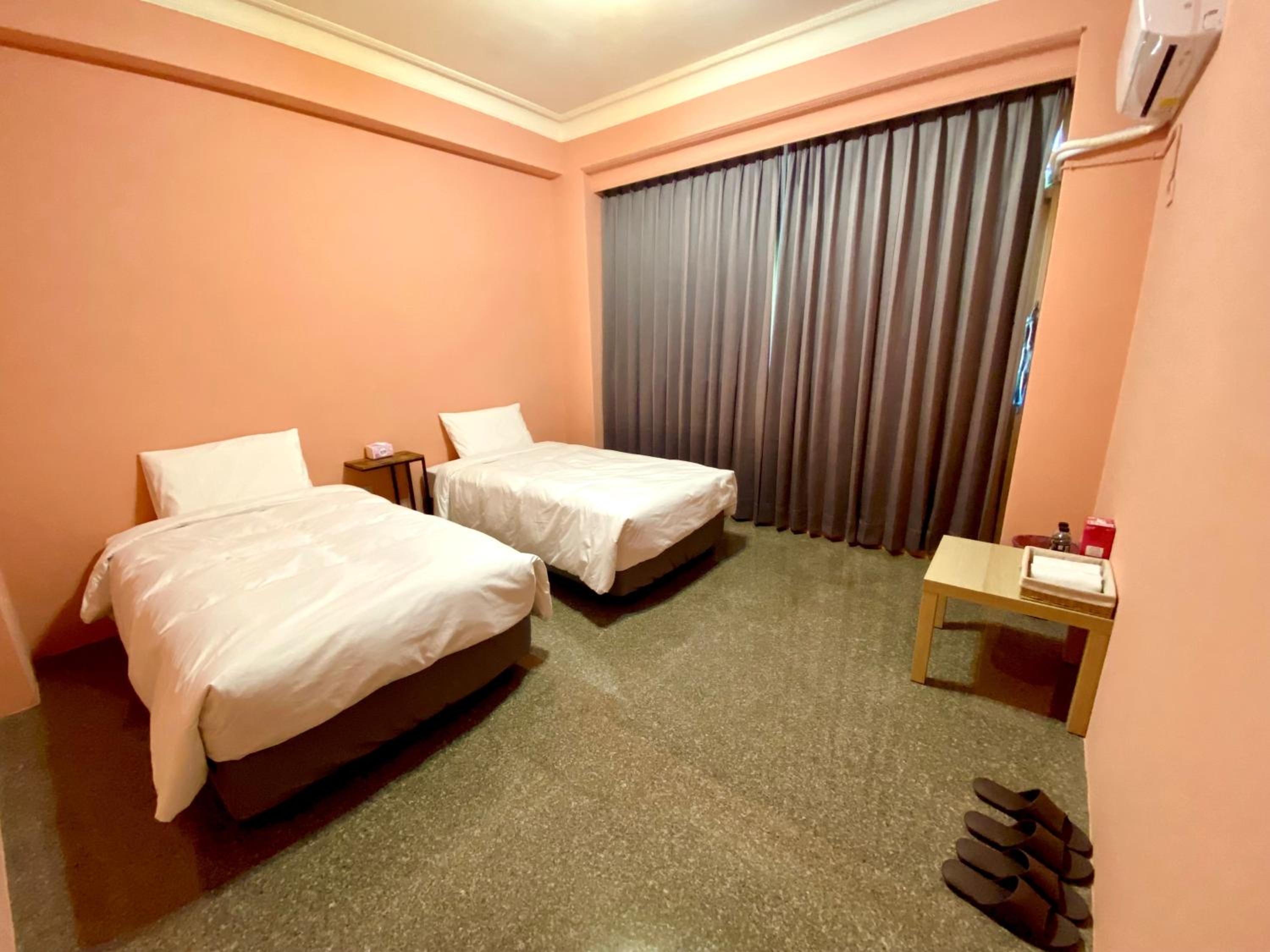 Standard Twin Room With Shared Bathroom photo 3
