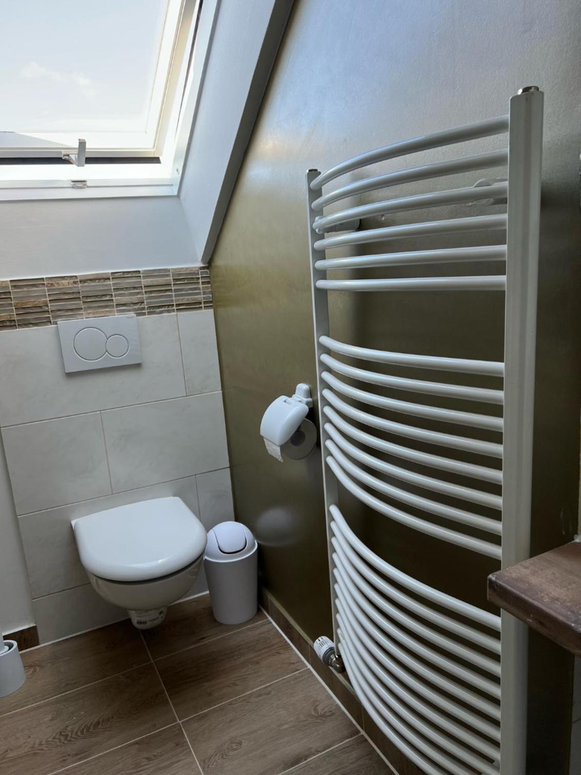 Budget Double Room - Photo 6