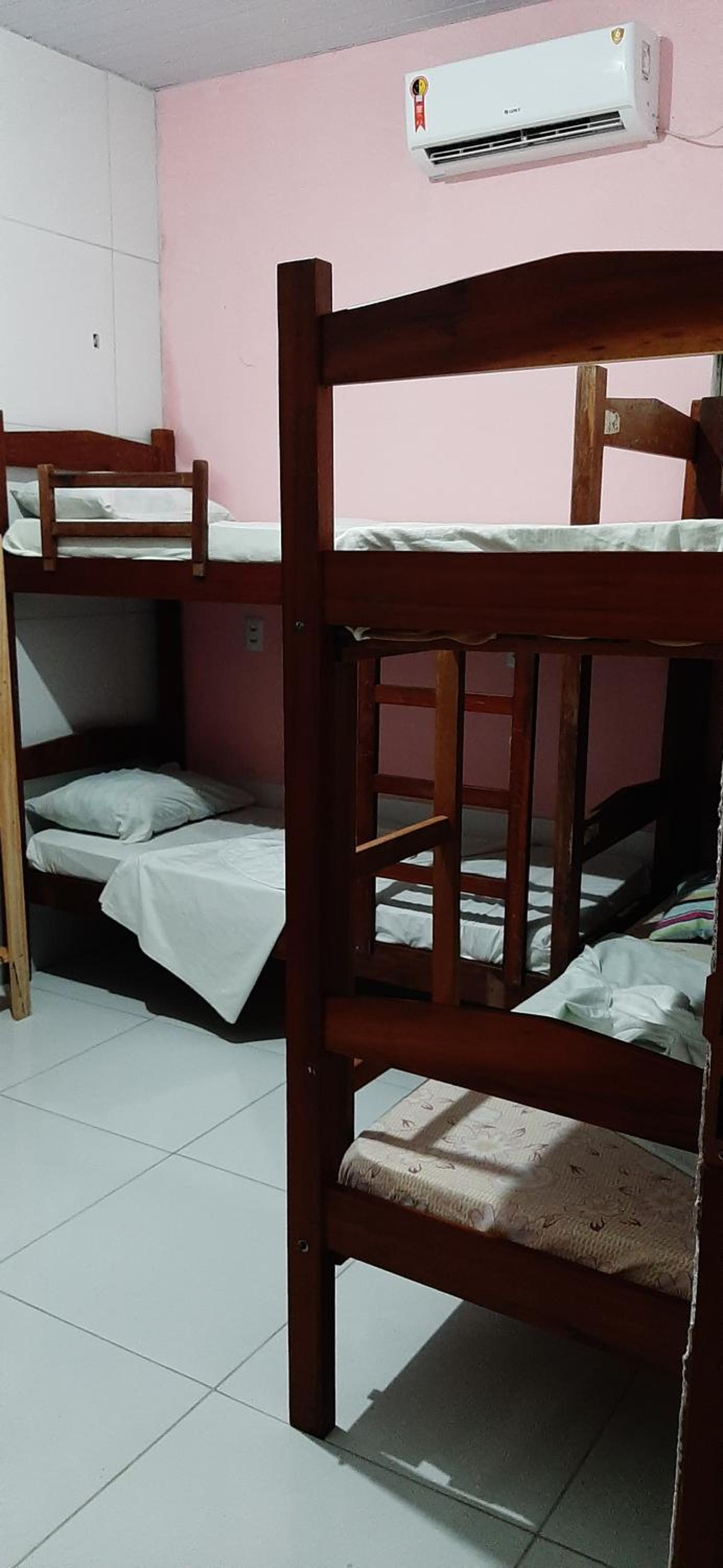 Bed in 6-Bed Mixed Dormitory Room photo 3
