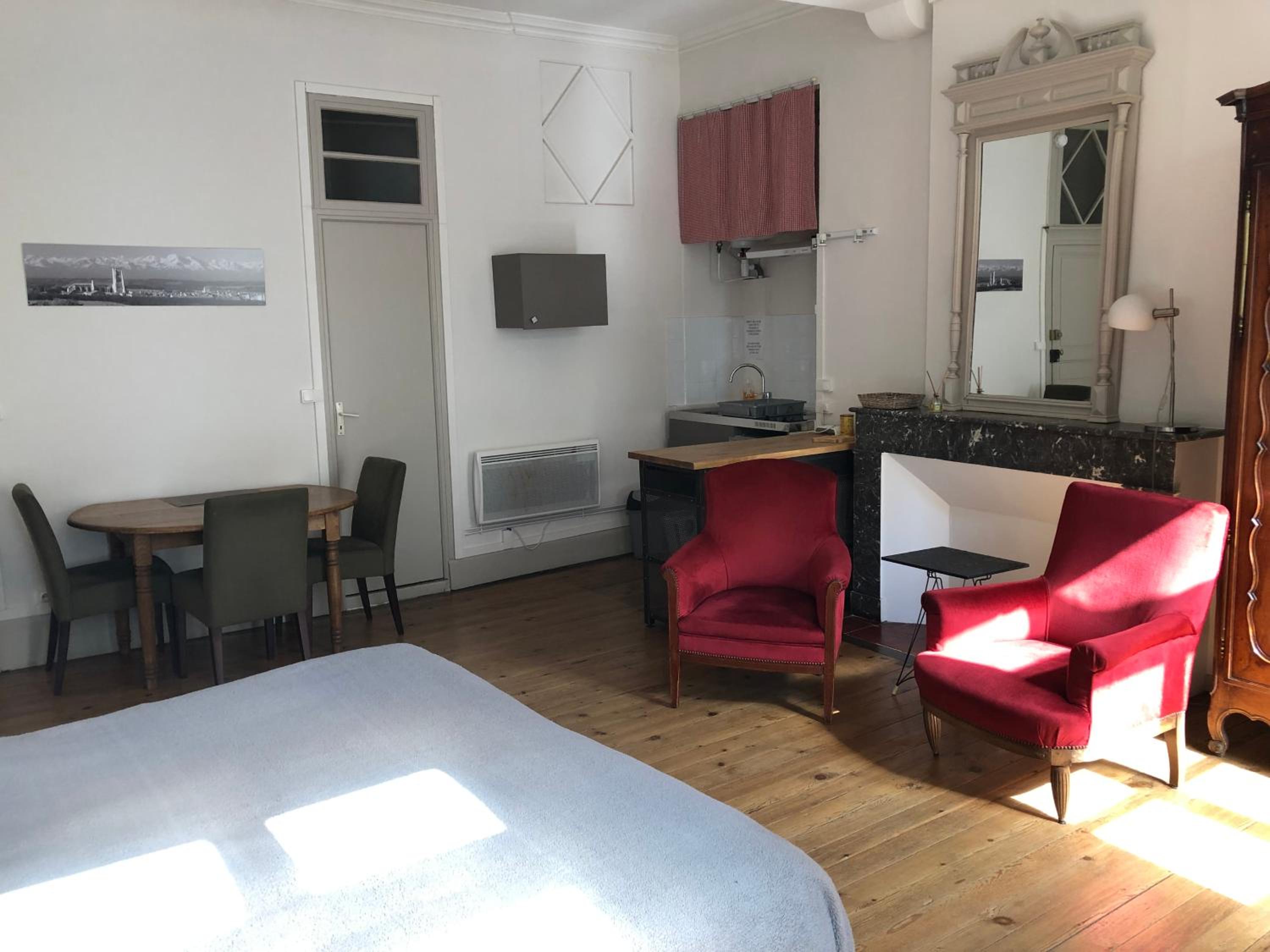 Triple Room with Private Bathroom photo 3
