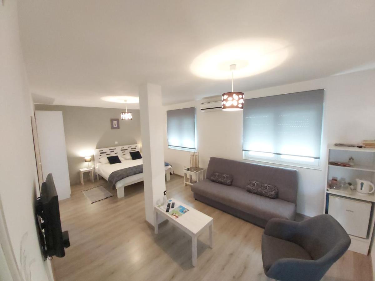 Double Room with Extra Bed - Photo 7