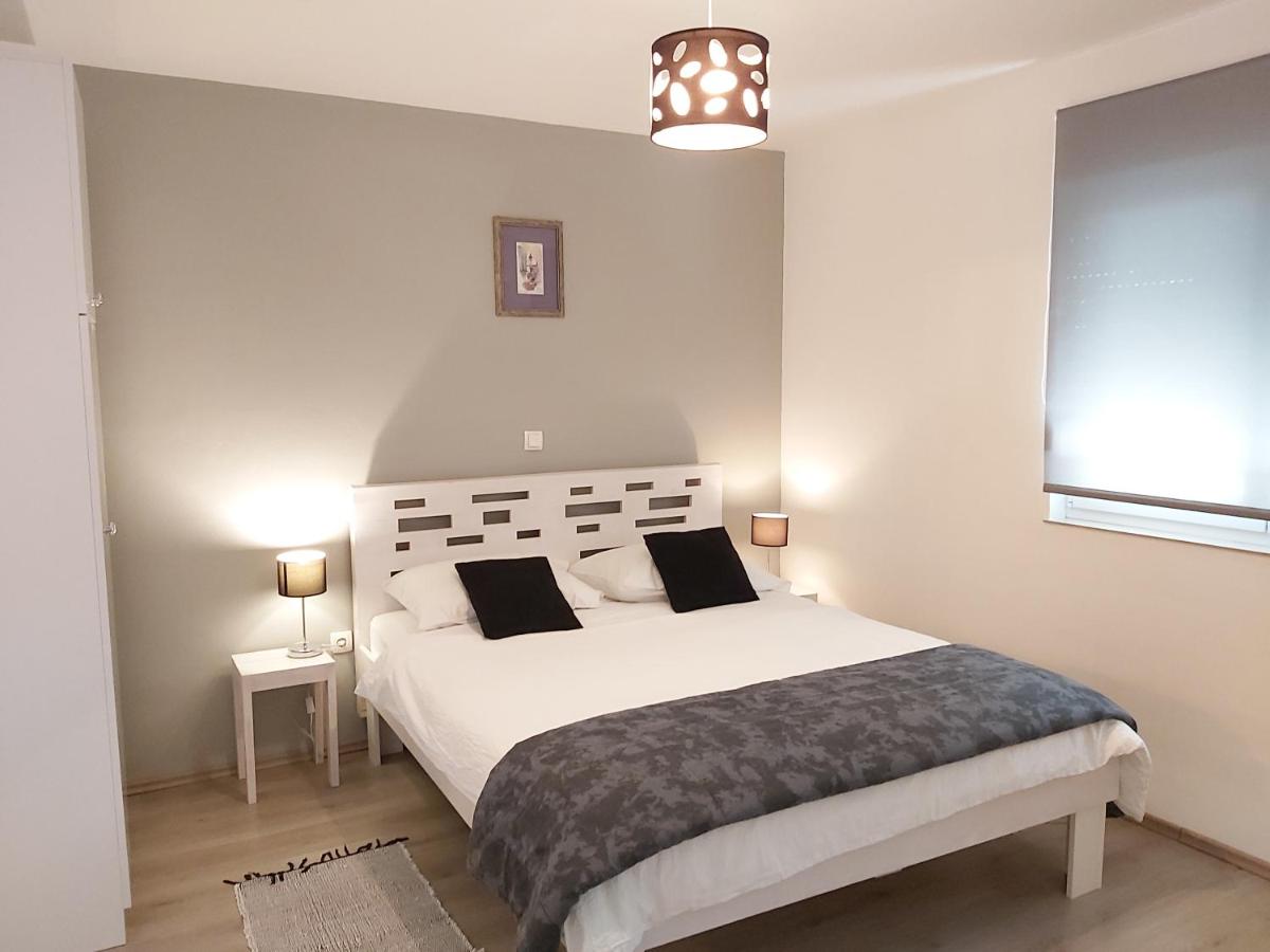 Double Room with Extra Bed - Photo 1