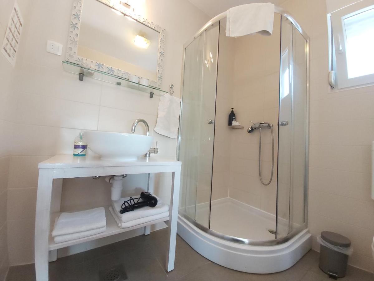 Double Room with Extra Bed - Photo 2