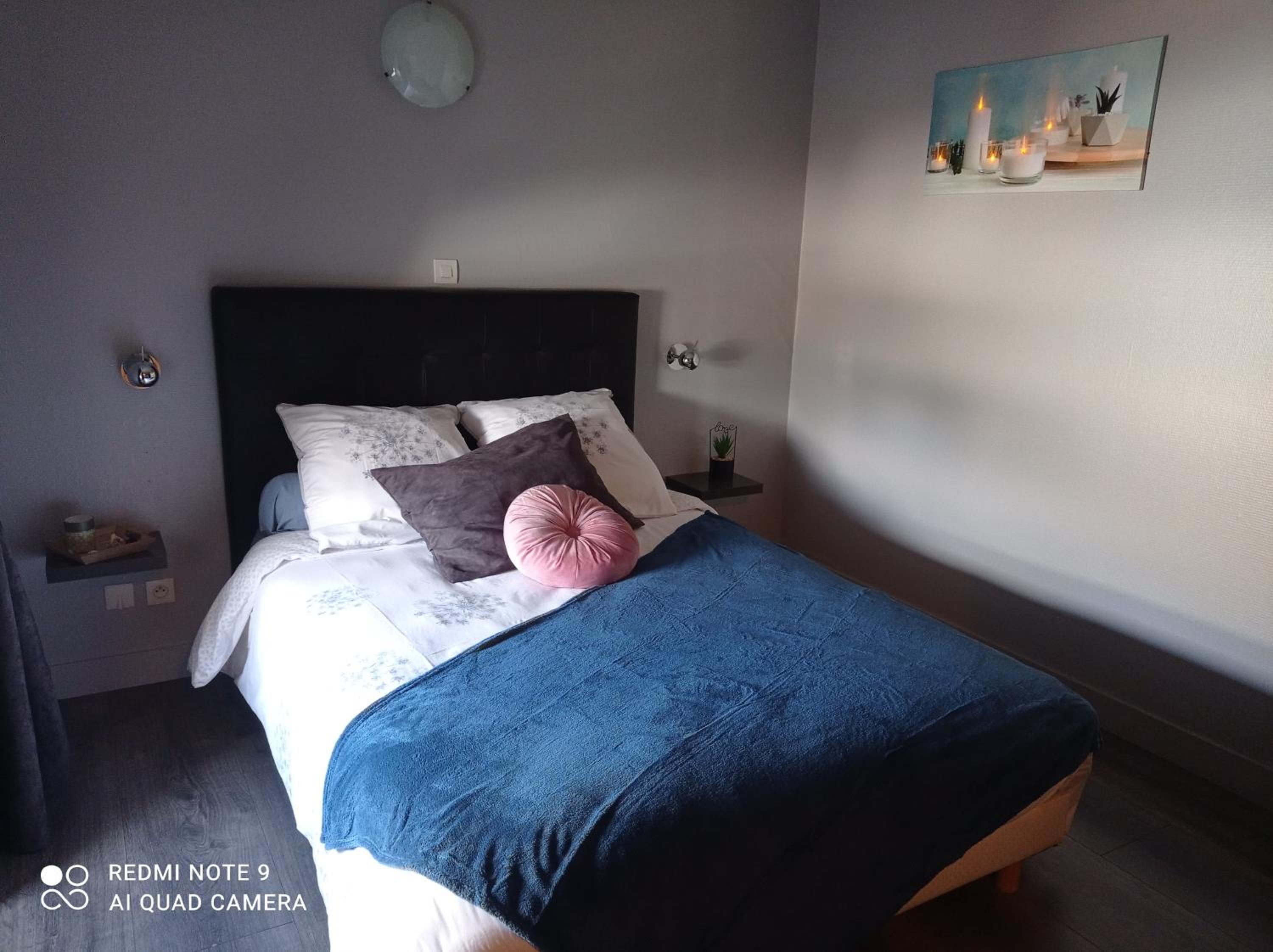 Double Room with Private Bathroom - Photo 3