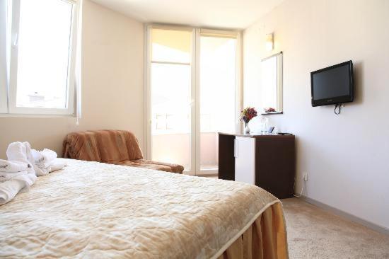 Double Room - Photo 2
