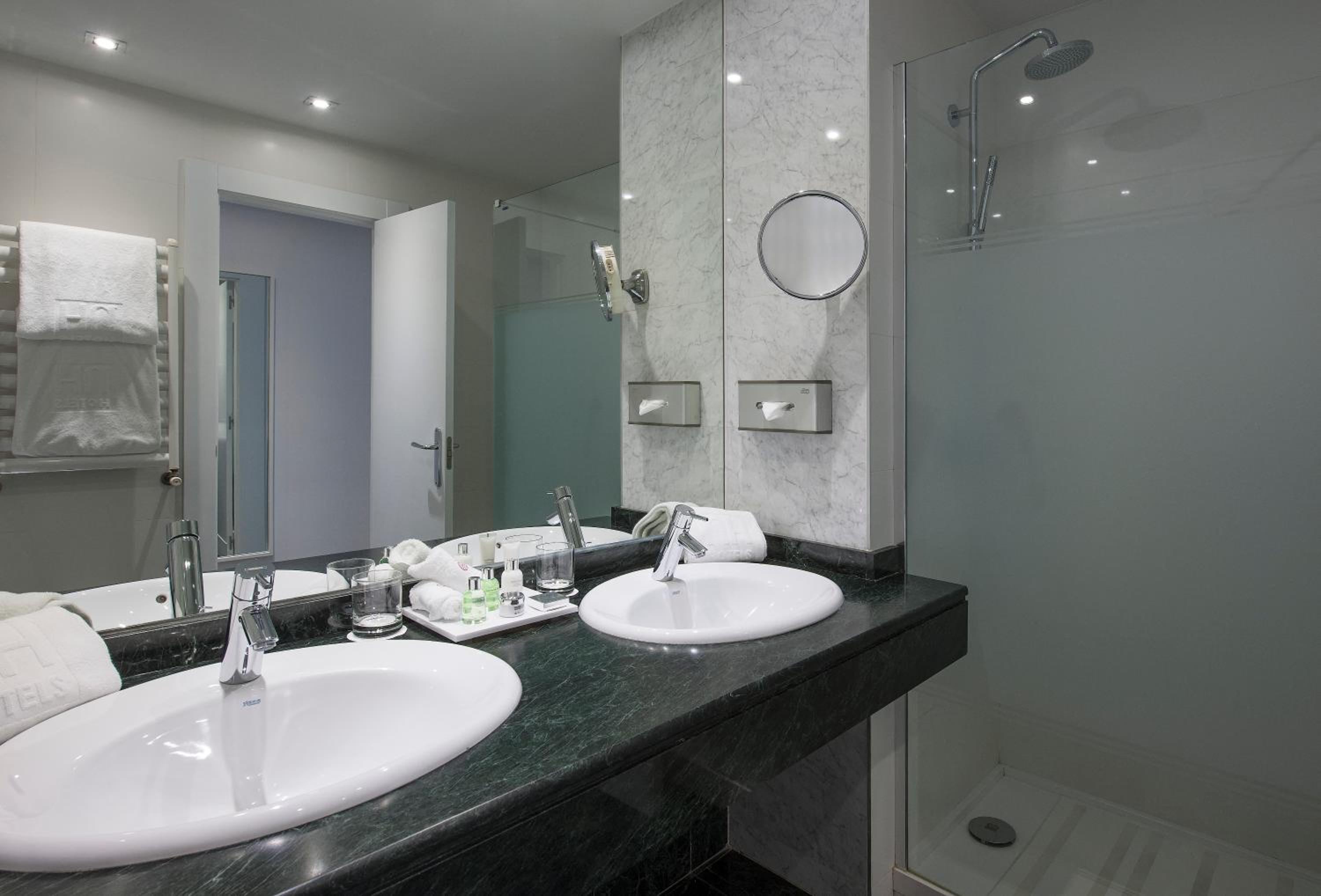 Superior Double or Twin Room - Photo 3