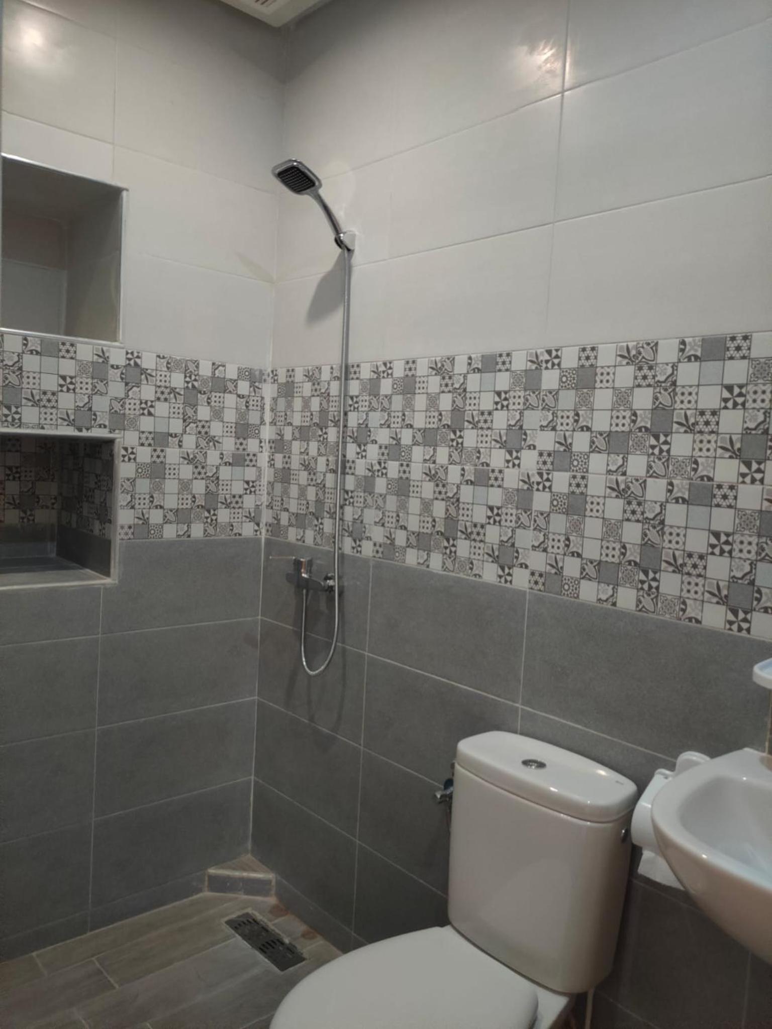 Apartment with Balcony - Photo 3