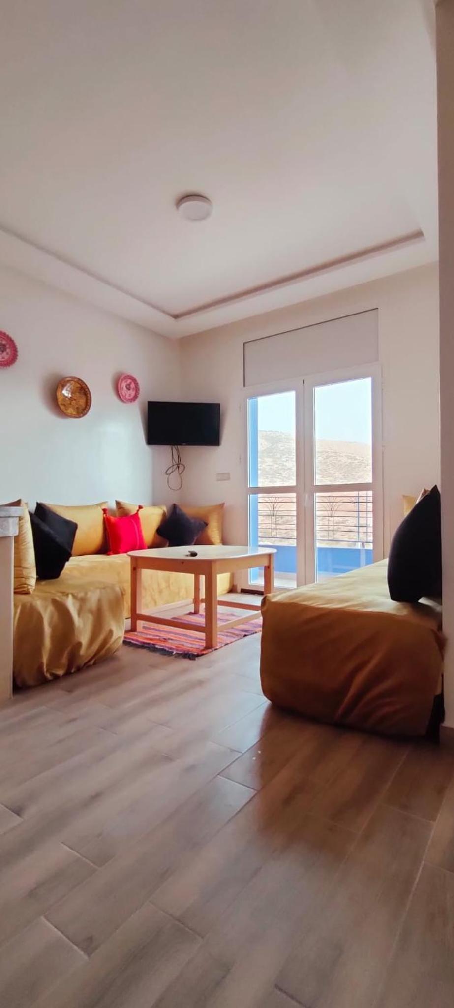 Apartment with Mountain View - Photo 7