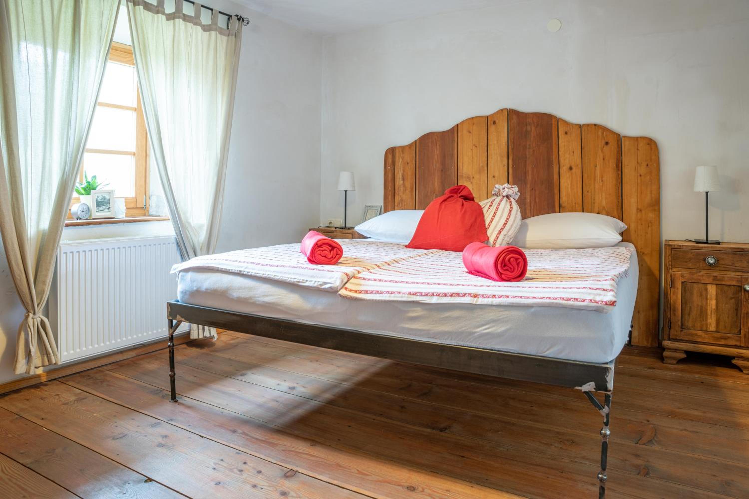 Two-Bedroom Apartment with Balcony photo 2