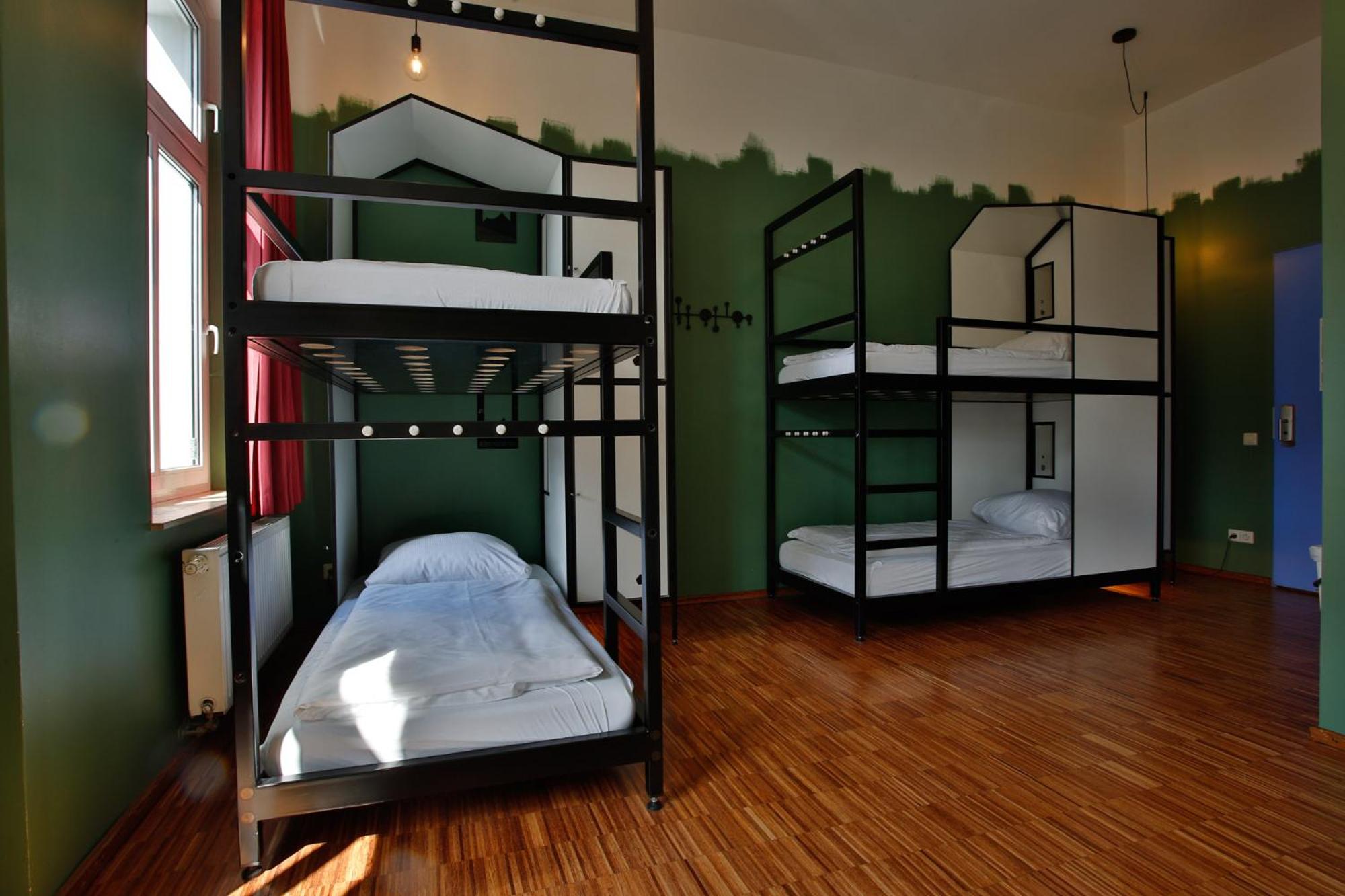 Bed in 6-Bed Mixed Dormitory Room photo 2