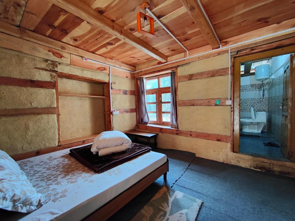 Double Room with Private Bathroom - Photo 1