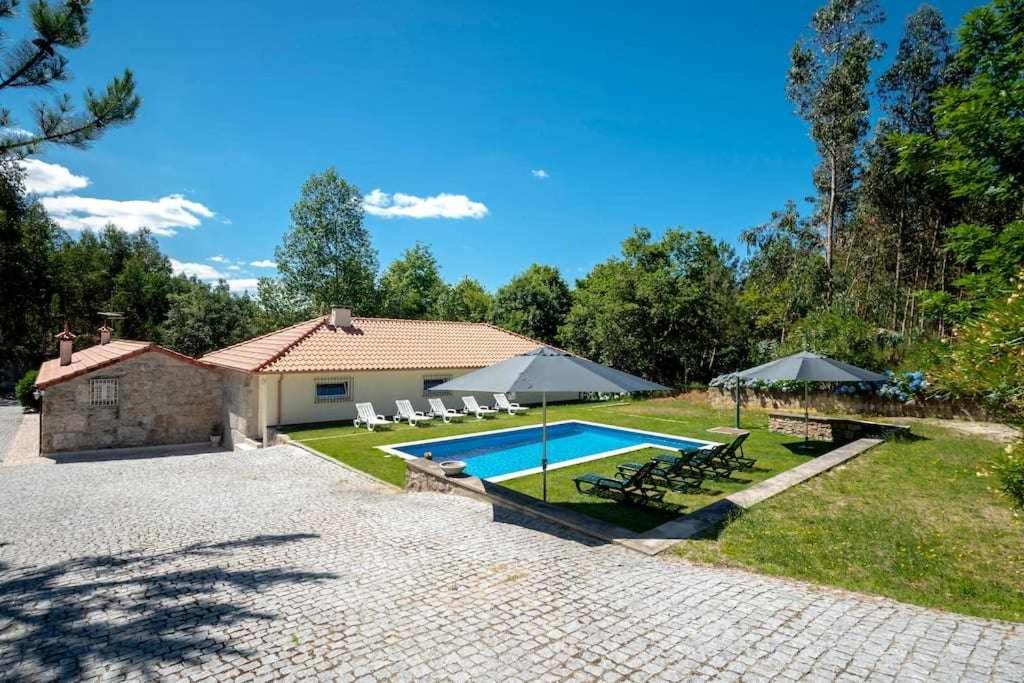 Eight-Bedroom House photo 1
