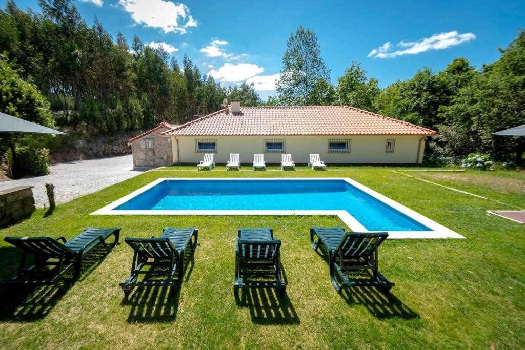 Eight-Bedroom House photo 3