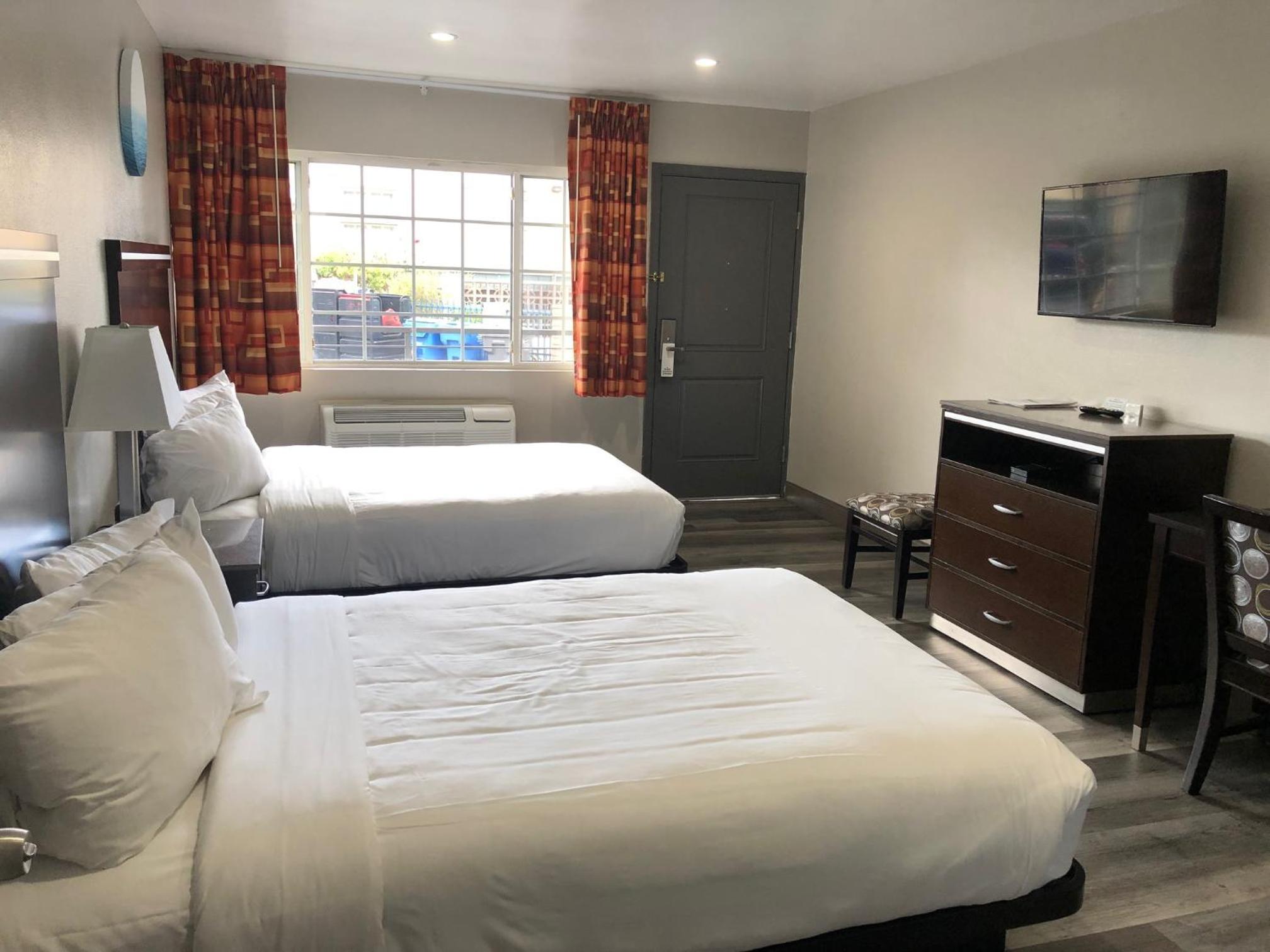 Double Room with Two Double Beds - Non-Smoking - Photo 1