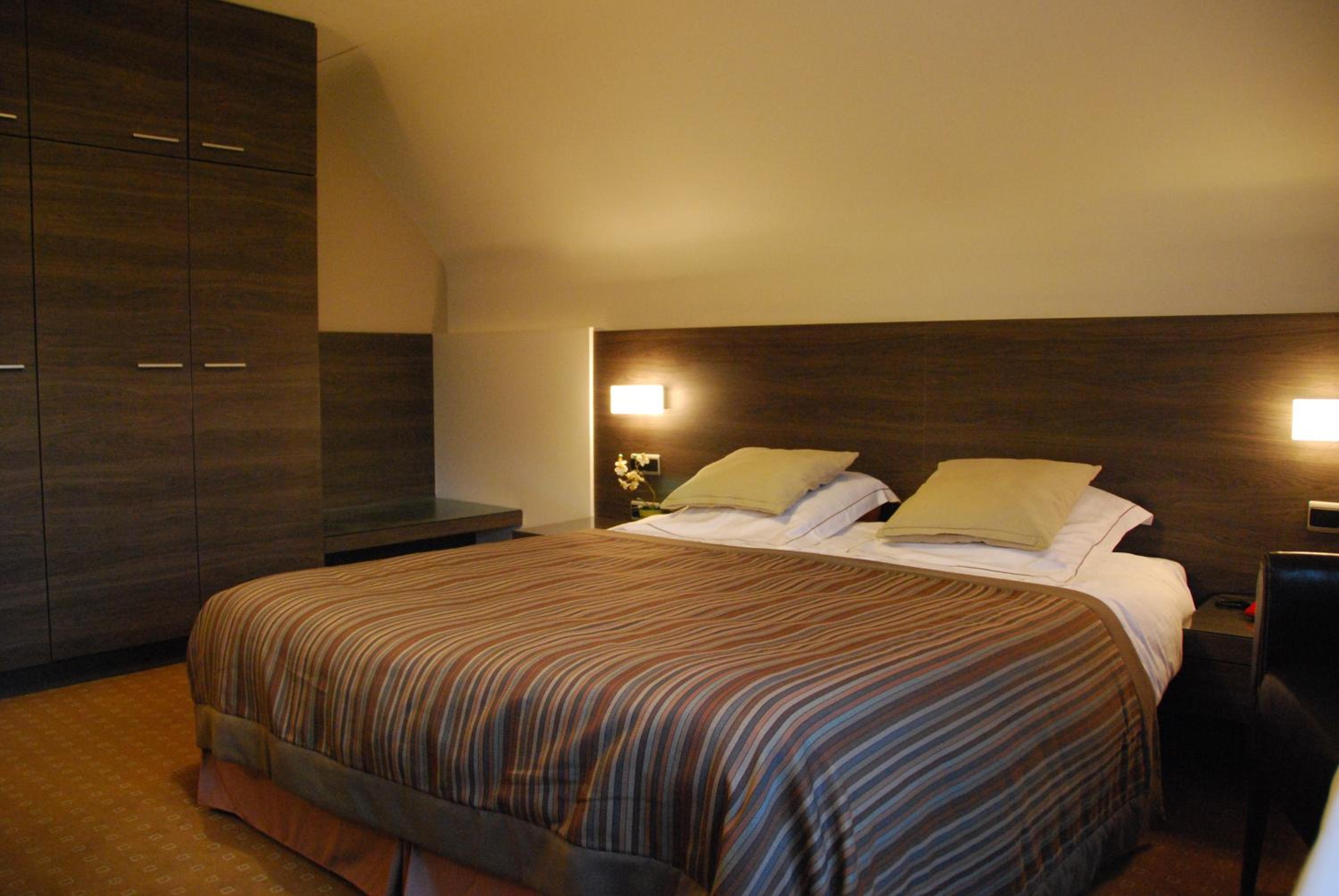 Deluxe Double or Twin Room - Photo 11