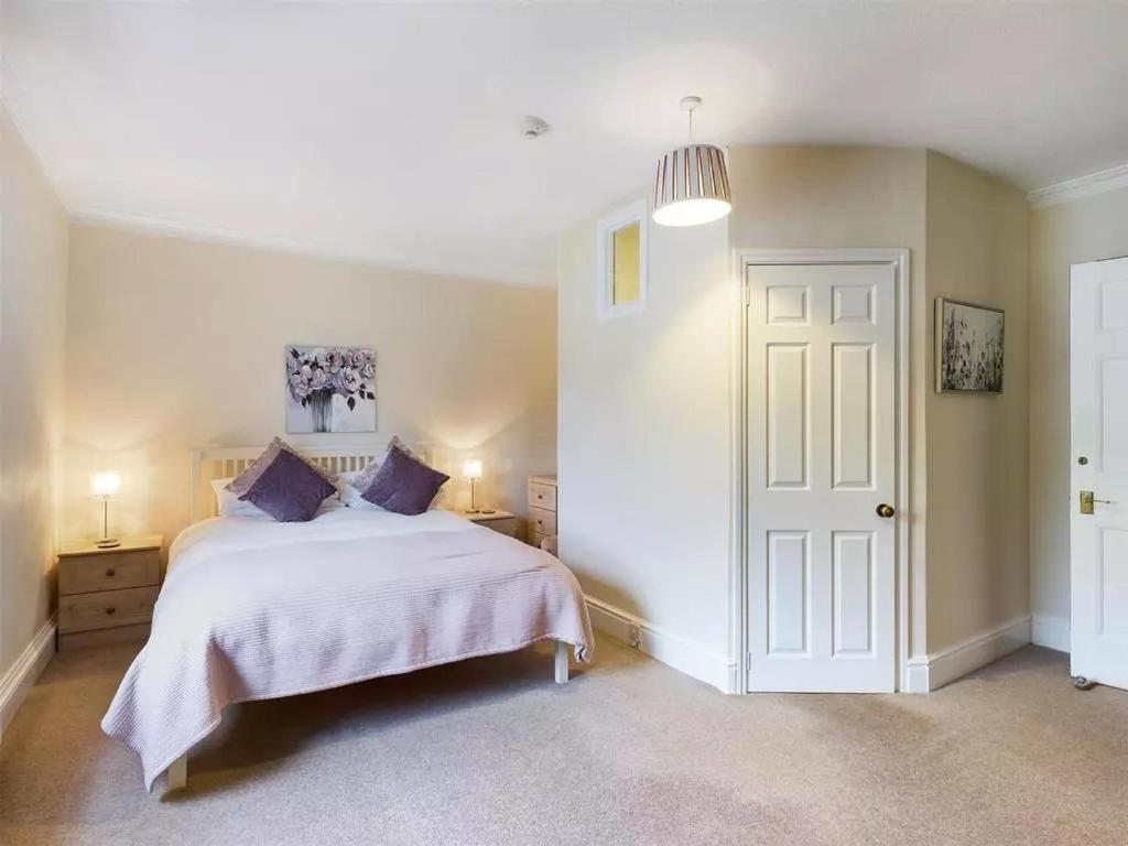 Deluxe Double Room (2 Adults + 1 Child) photo 1
