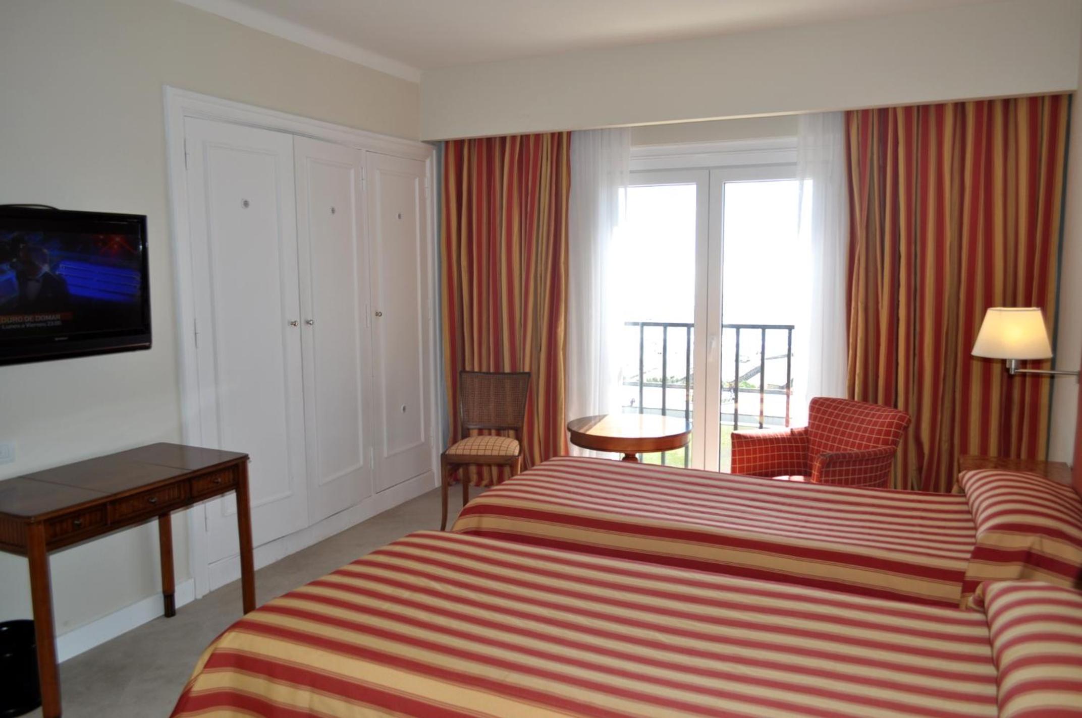 Twin Room with Sea View photo 1