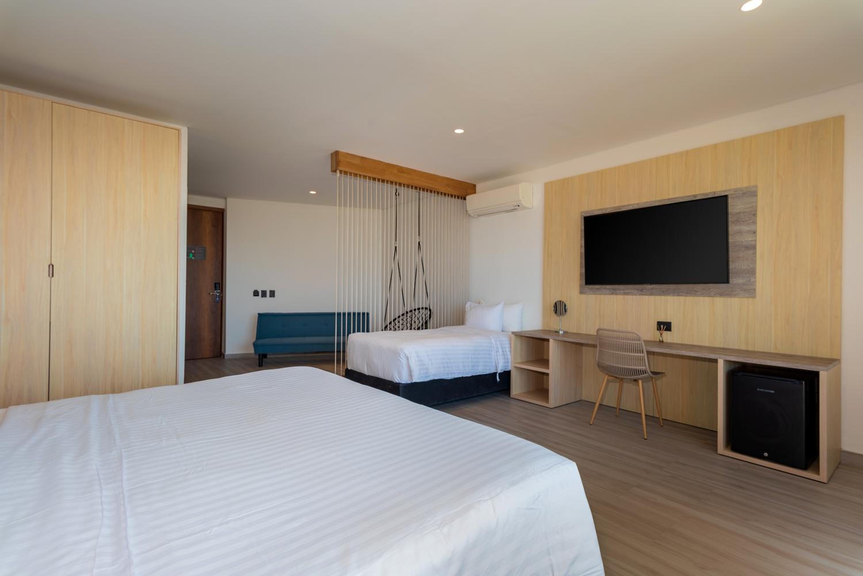 King Suite with Balcony photo 3