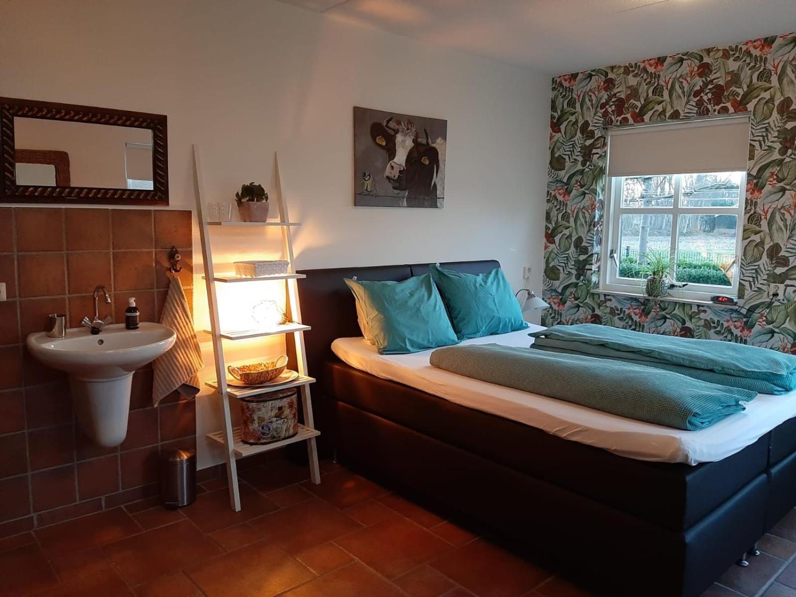 Double Room With Garden View And Shared Bathroom photo 1