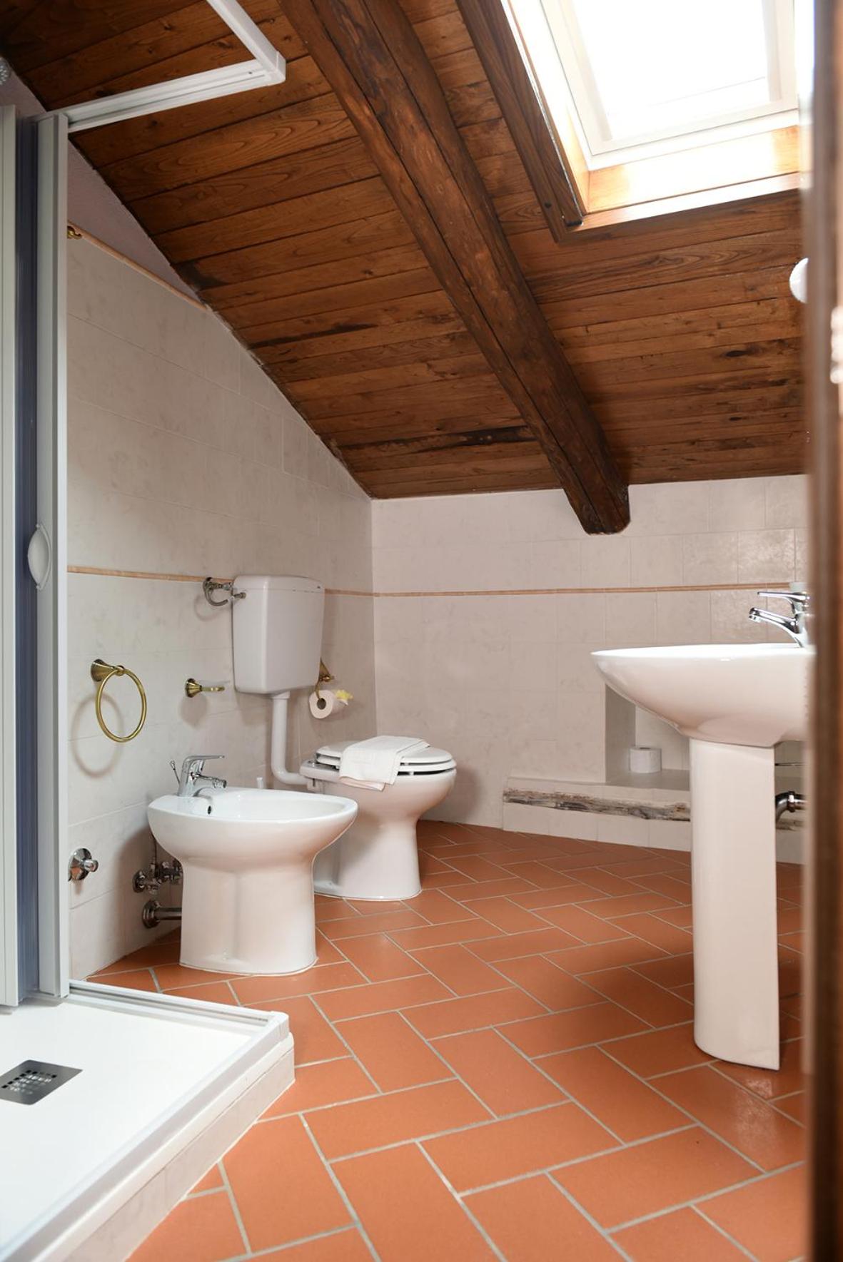 Double Room with Shared Bathroom photo 3