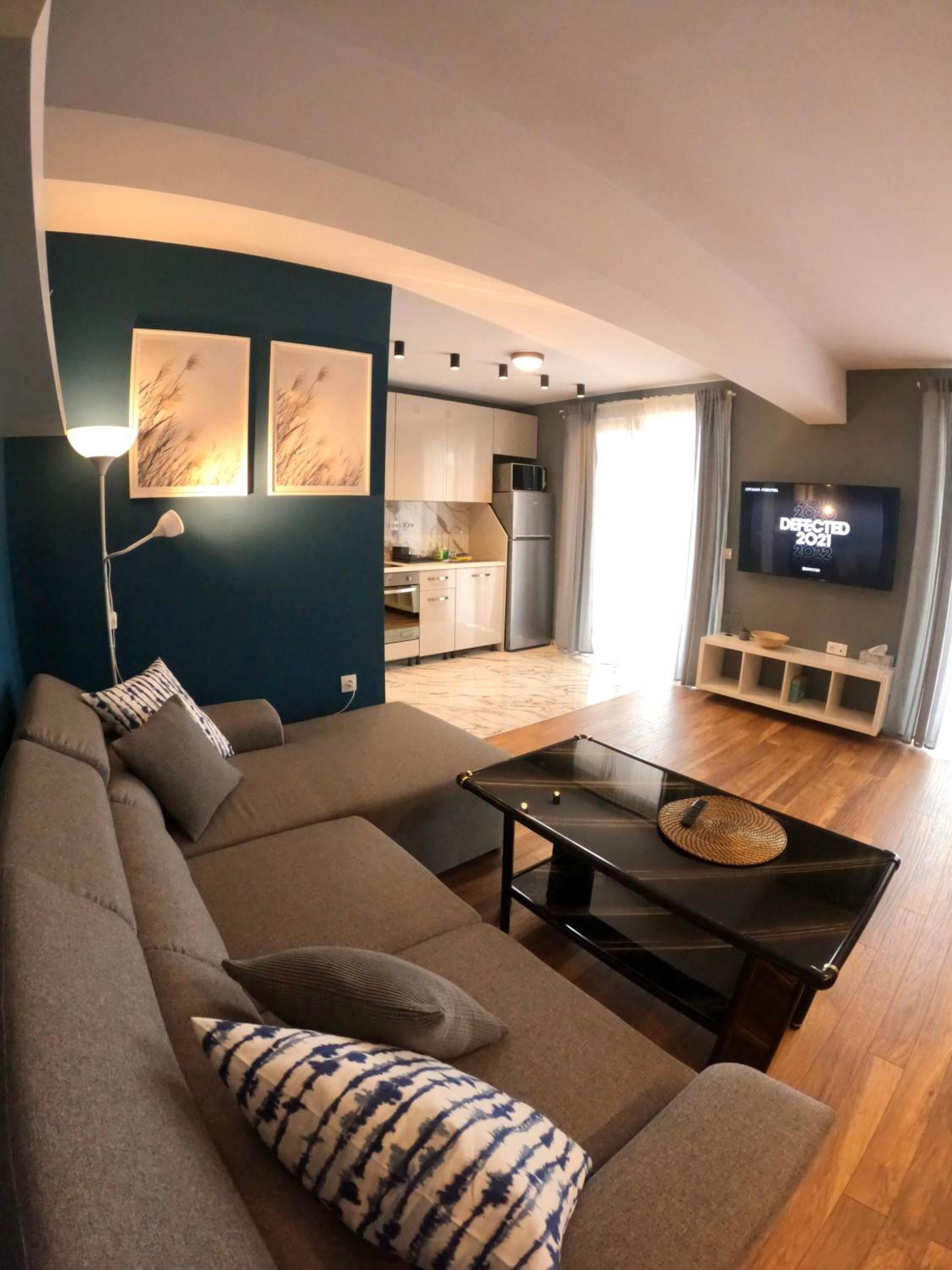 One-Bedroom Apartment photo 1