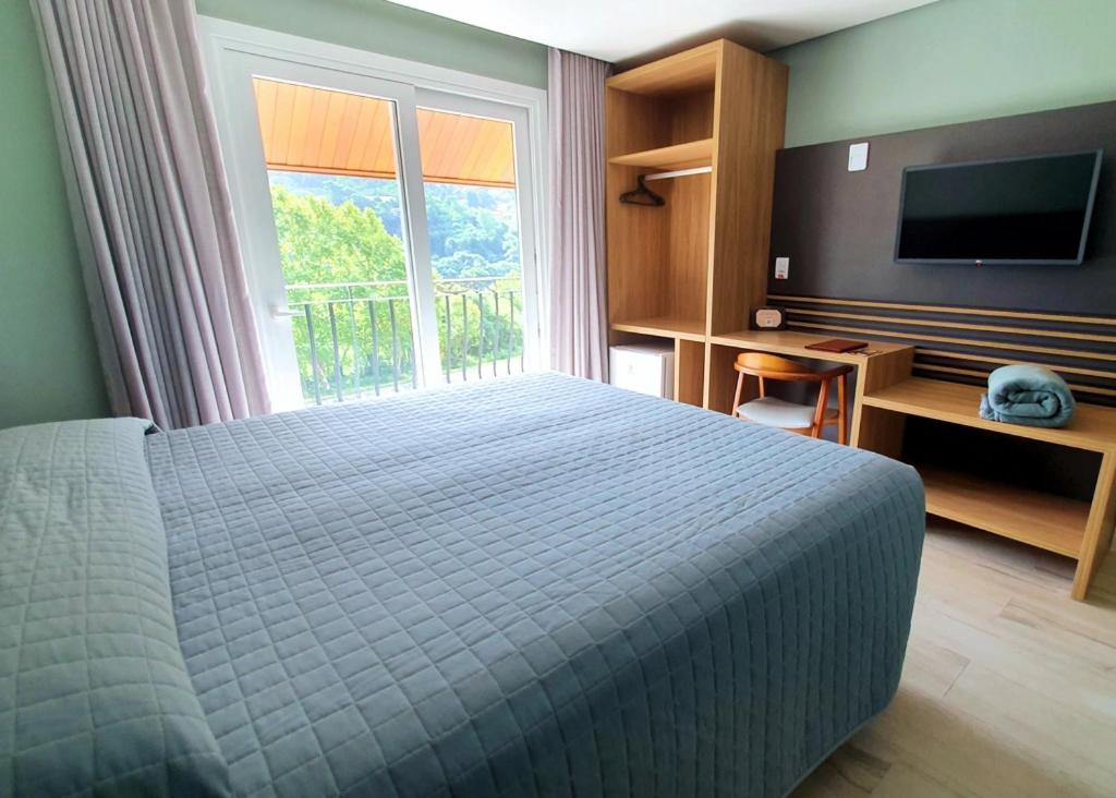Deluxe Double Room with Balcony photo 2