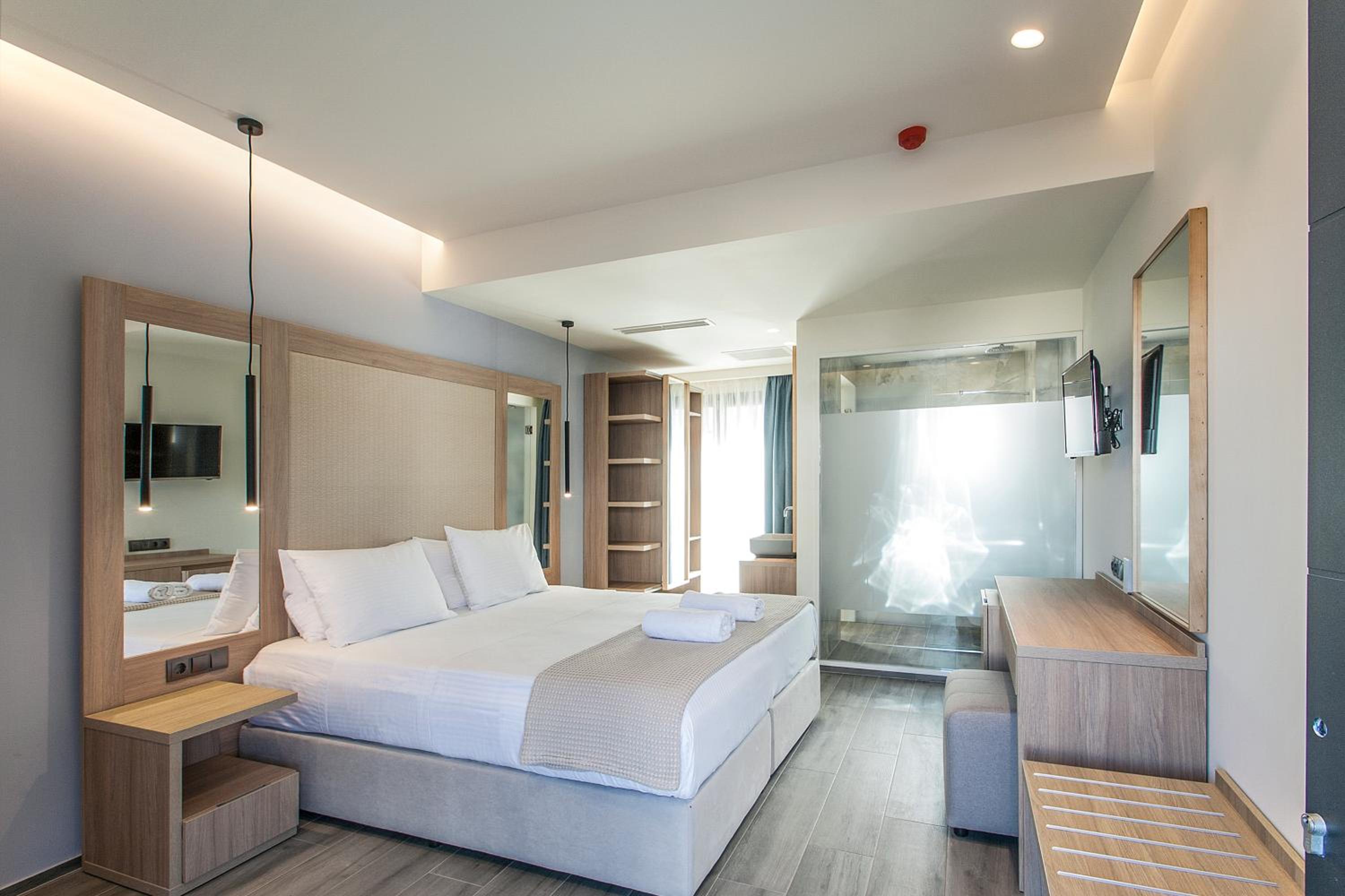 Deluxe Double or Twin Room with Pool Access