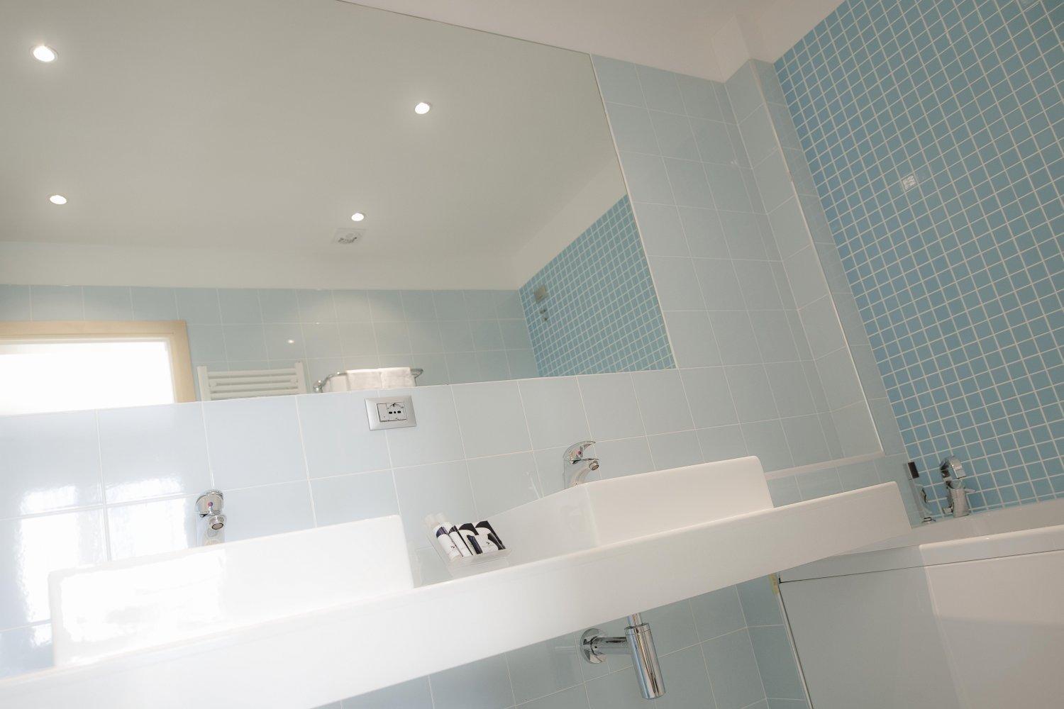 Suite - Photo 15