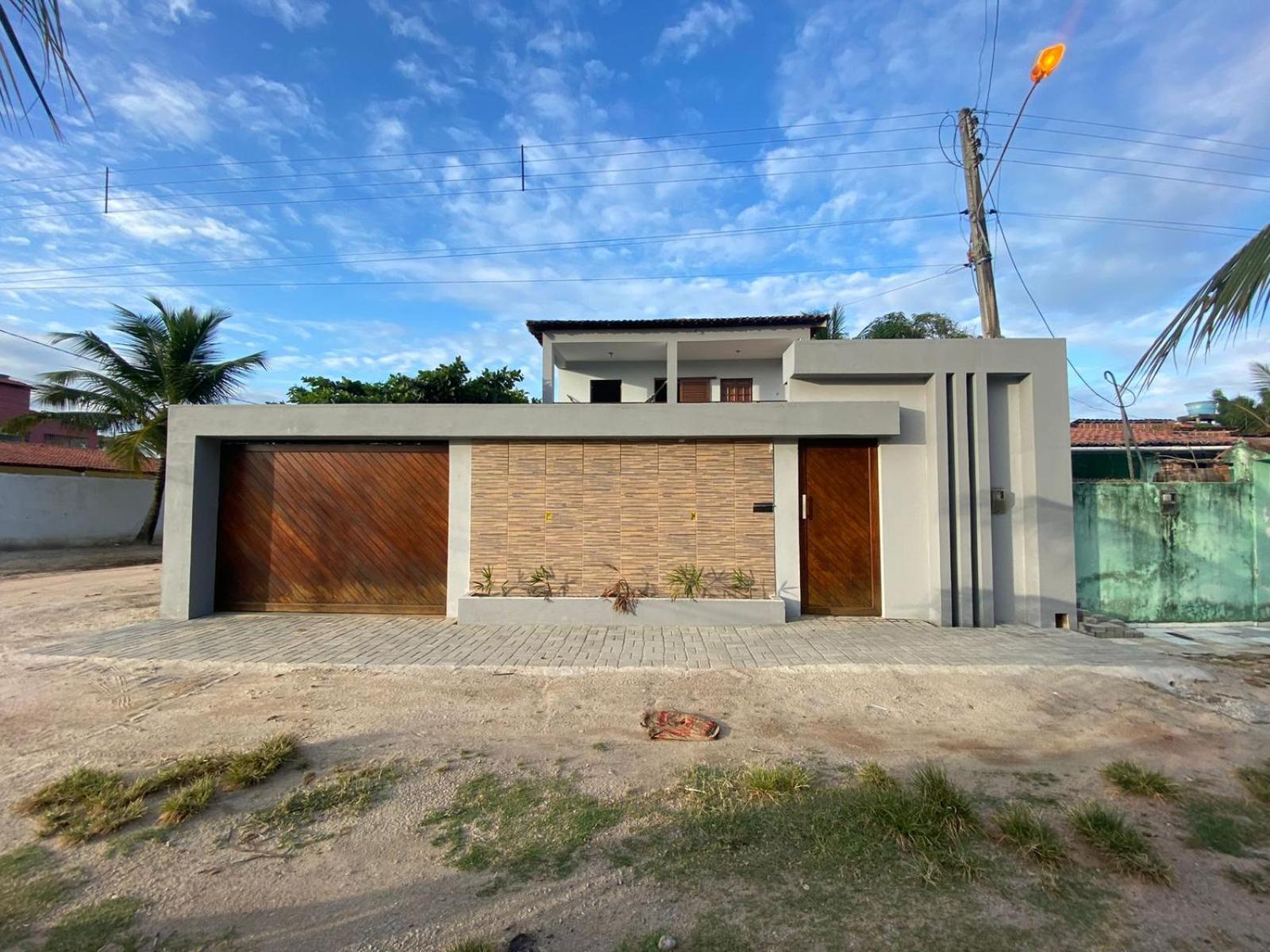 Five-Bedroom House photo 3
