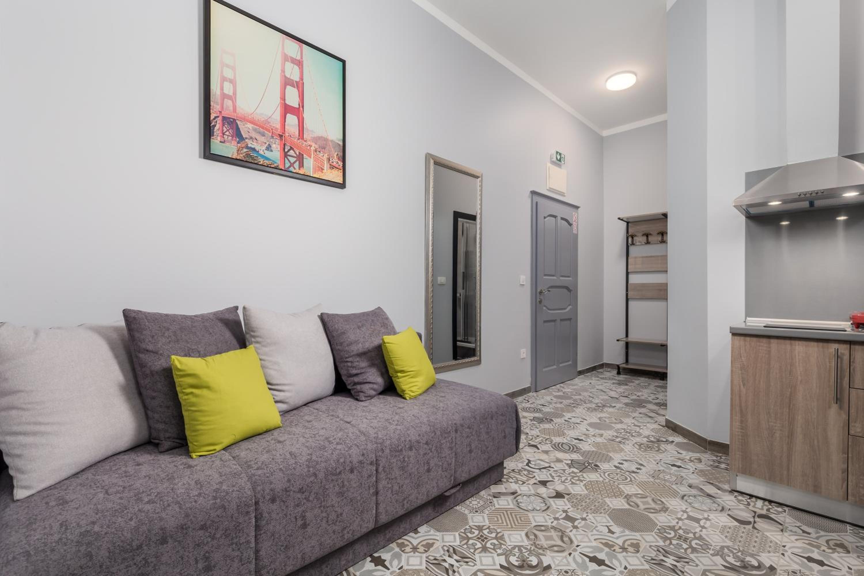 Apartment with Balcony - Photo 7