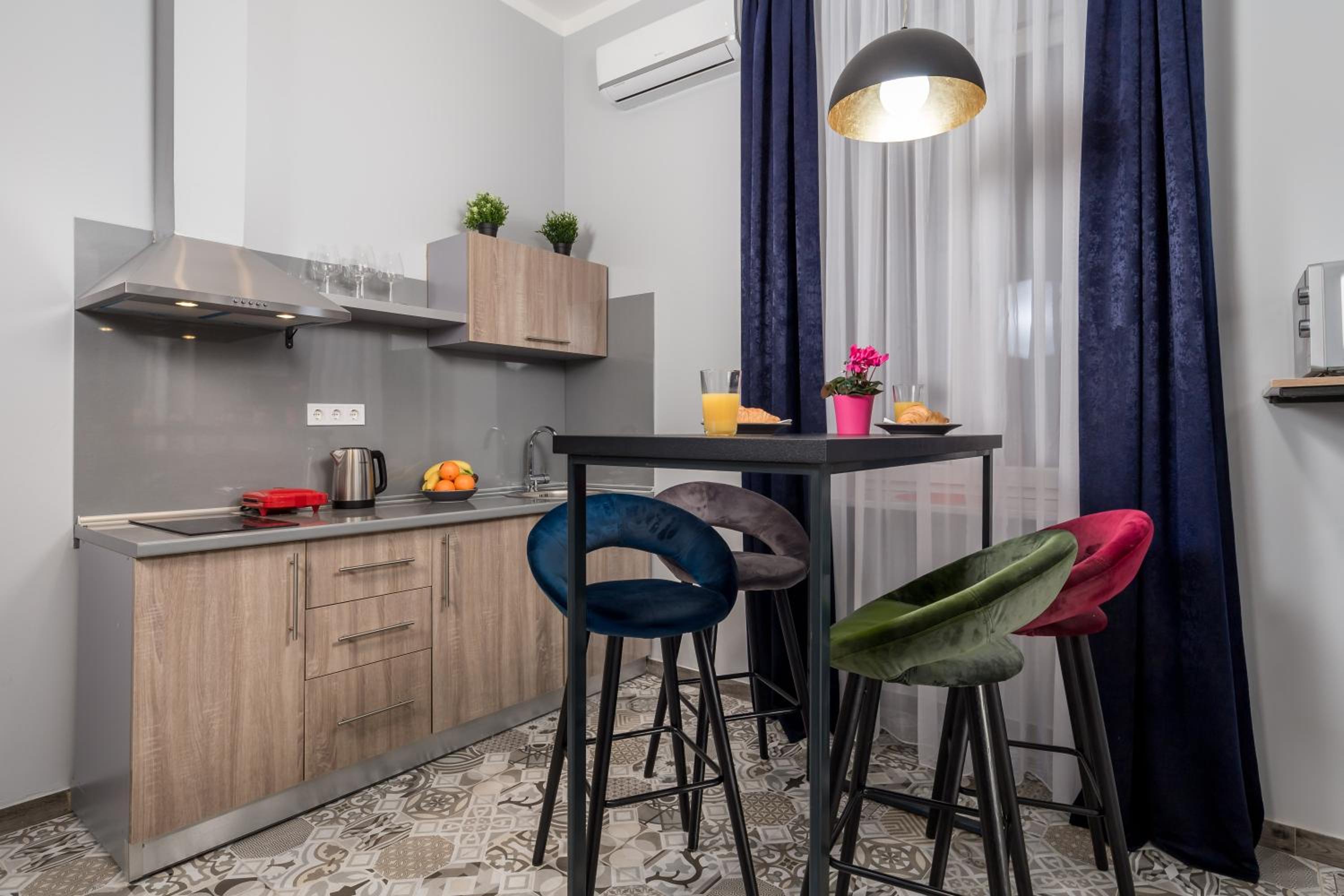 Apartment with Balcony - Photo 8