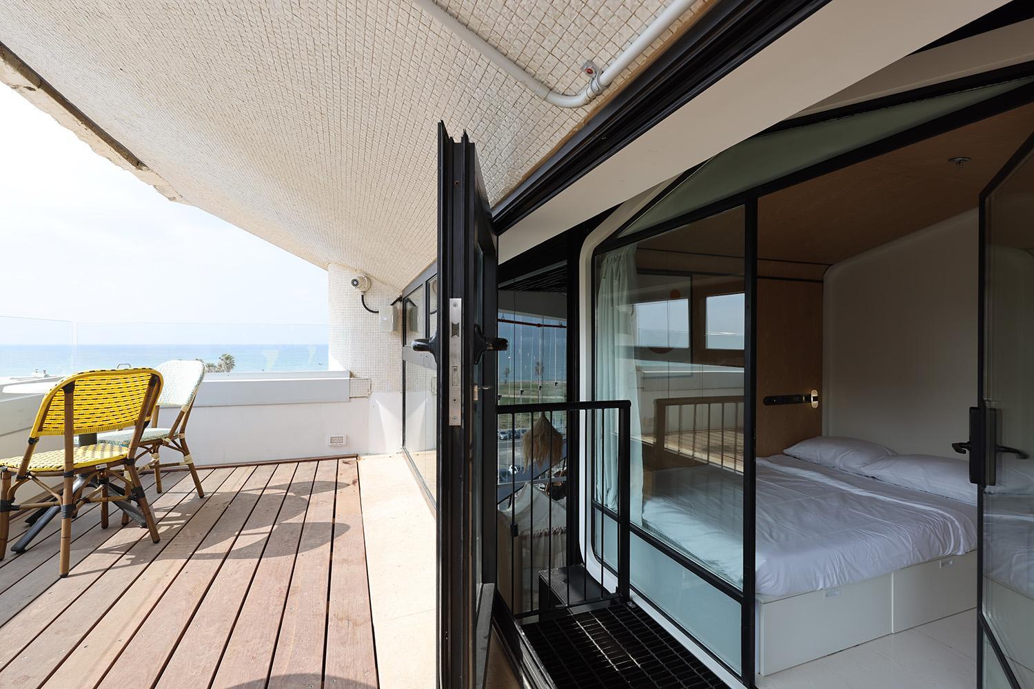 Double Tall Sea View Balcony Pod - Photo 5
