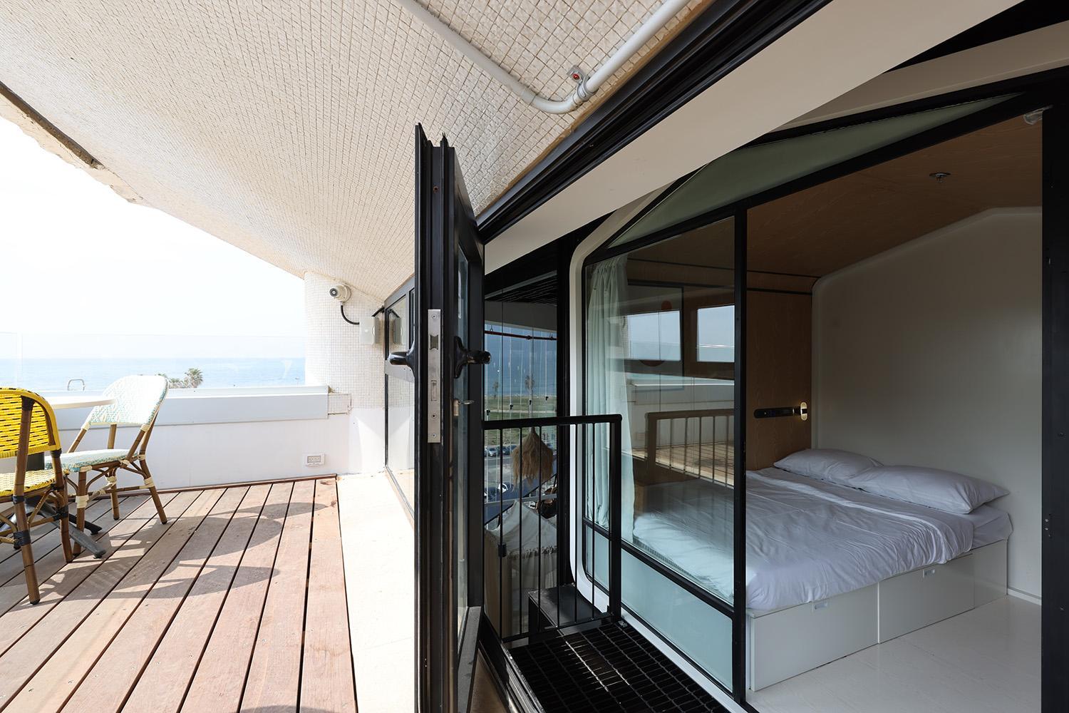 Double Tall Sea View Balcony Pod - Photo 4