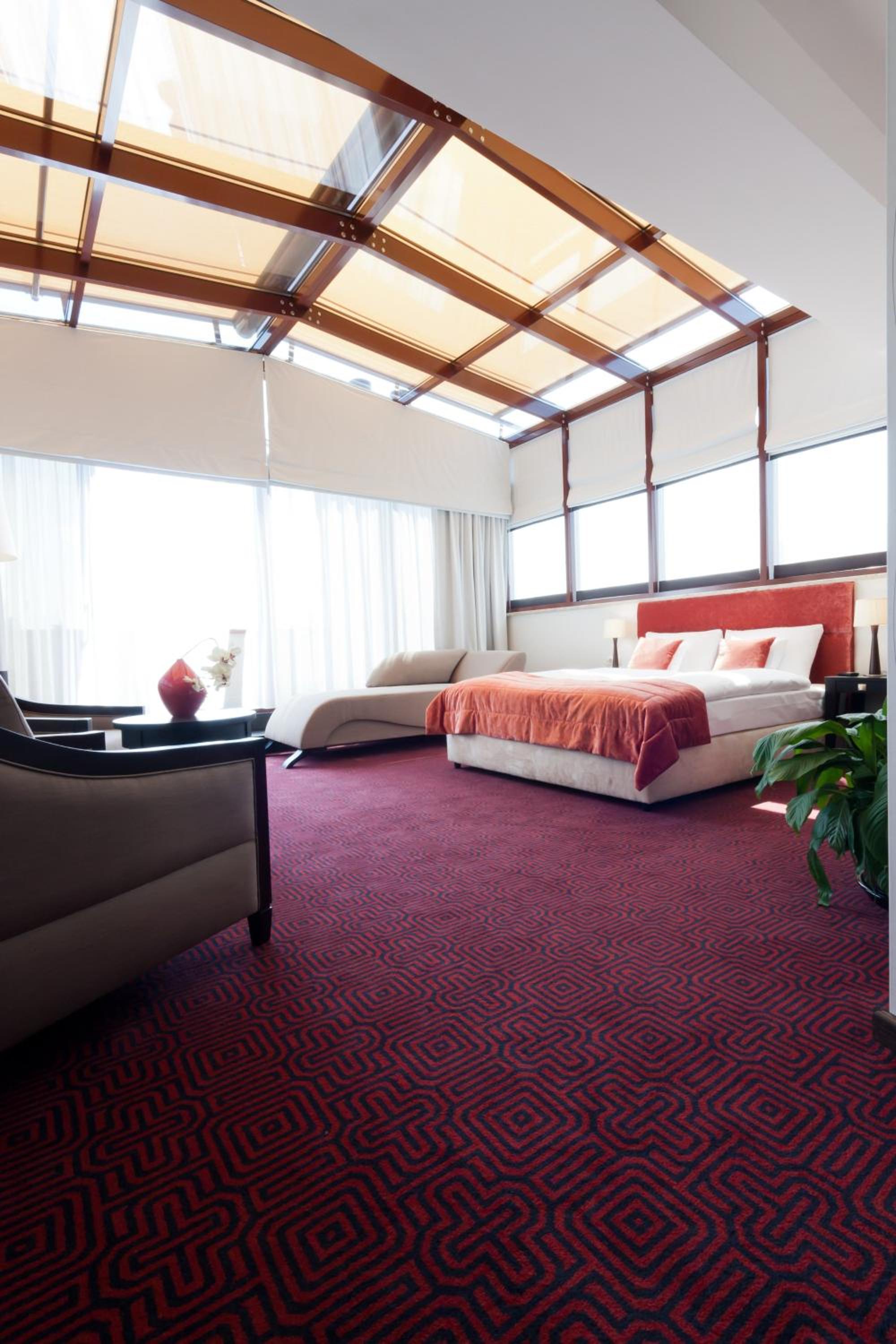 Business Double Room - Photo 10