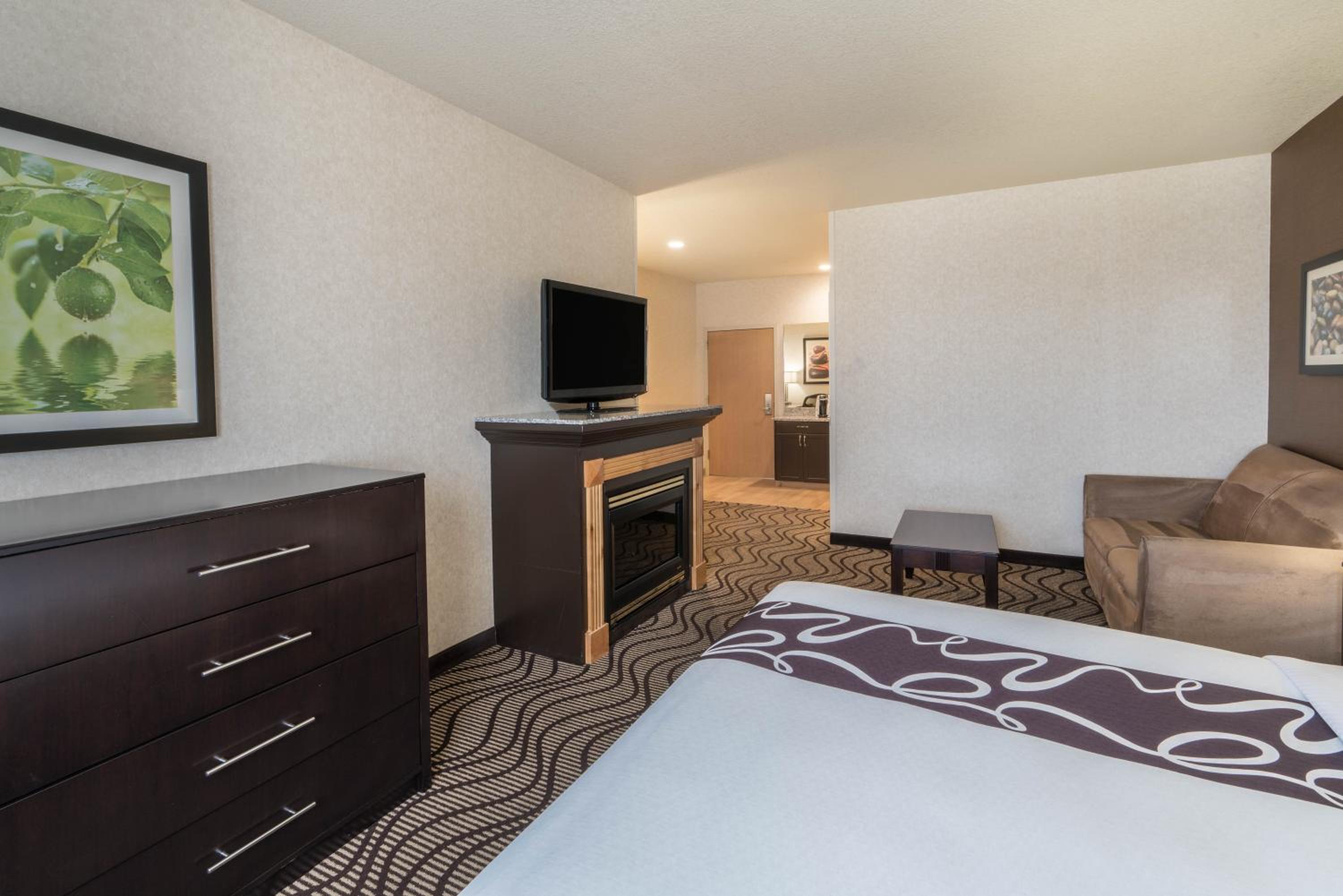 Deluxe Executive King Room - Non-Smoking - Photo 4
