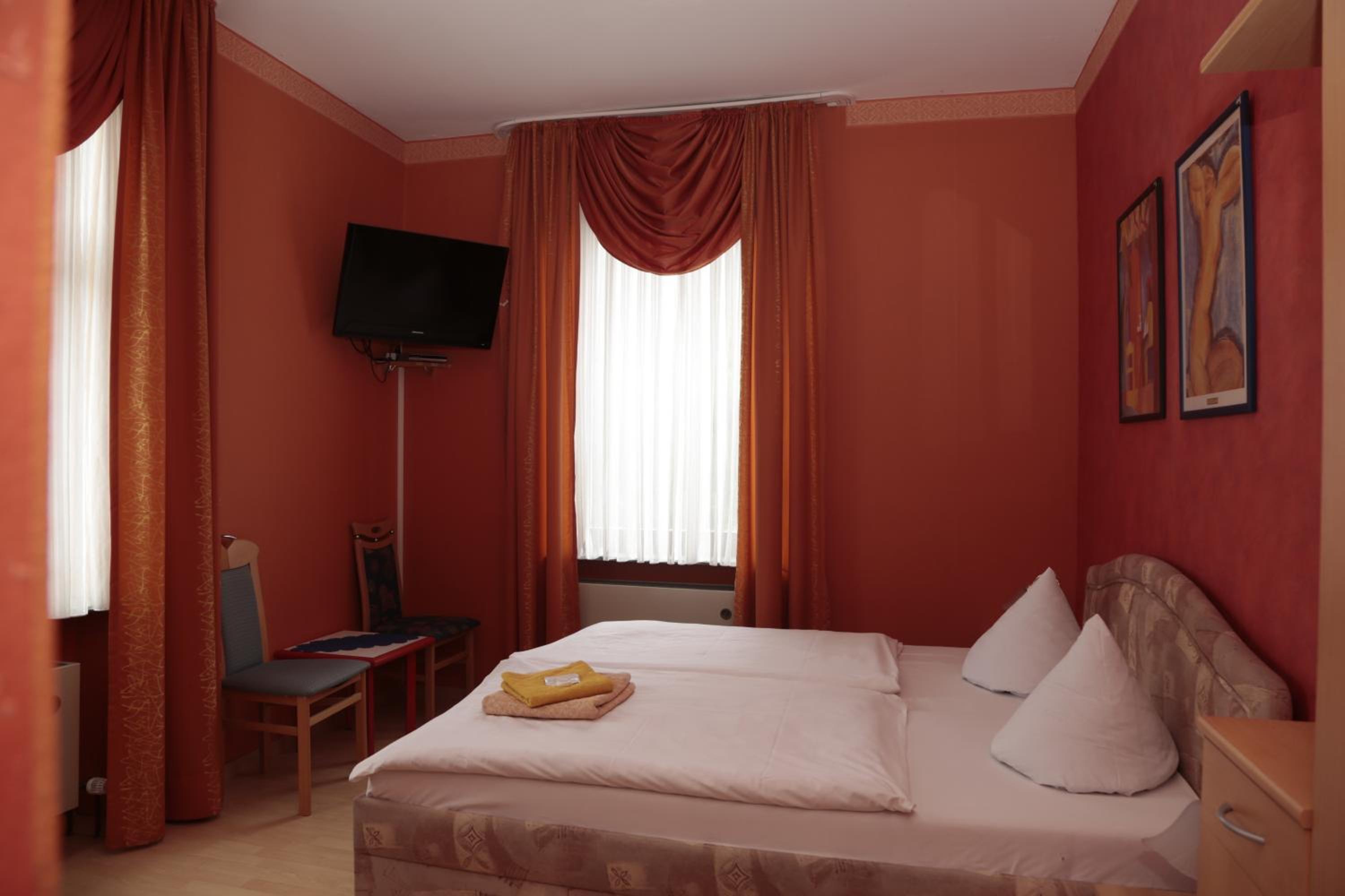 Double Room - Photo 6