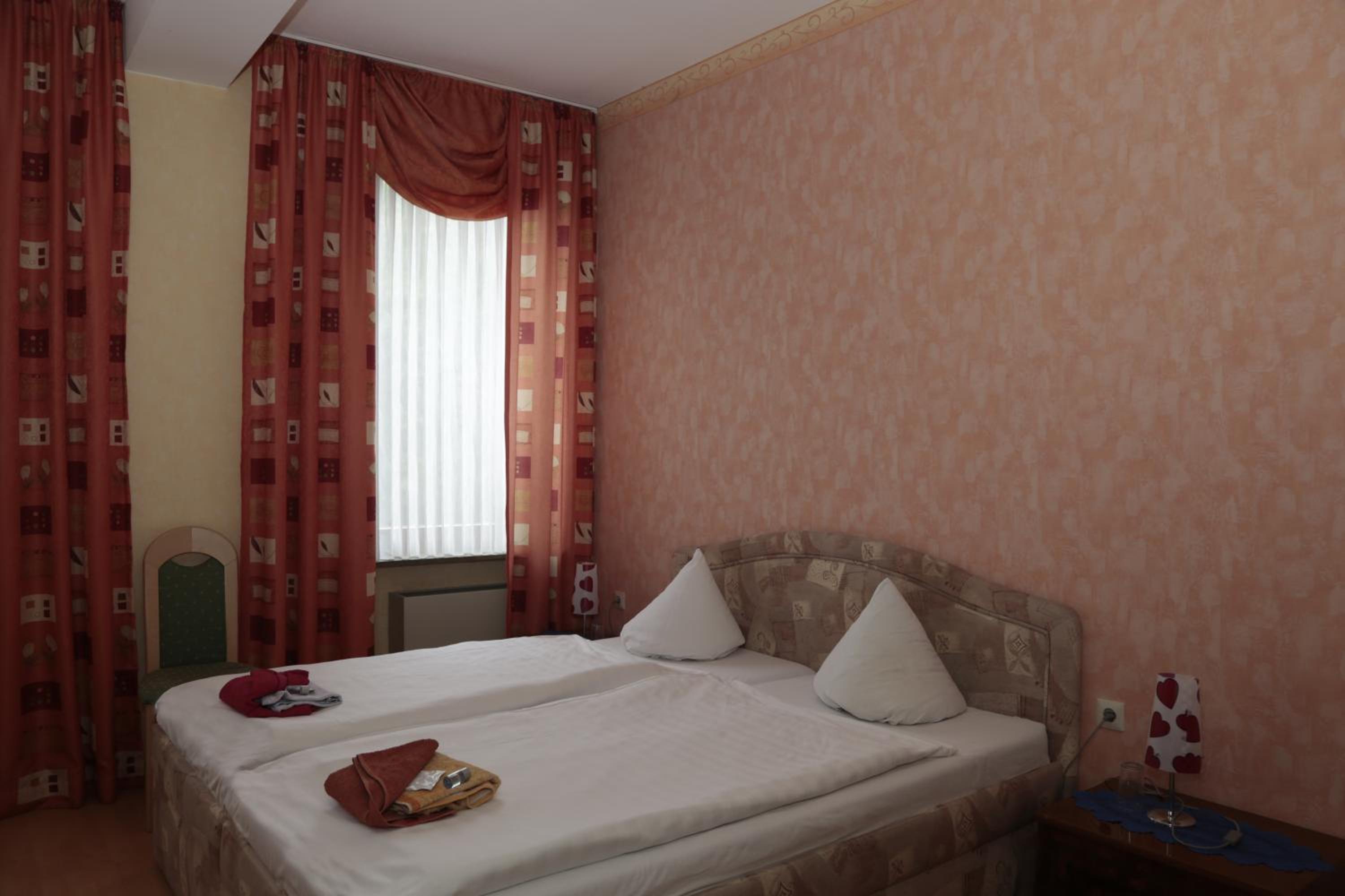 Double Room - Photo 5