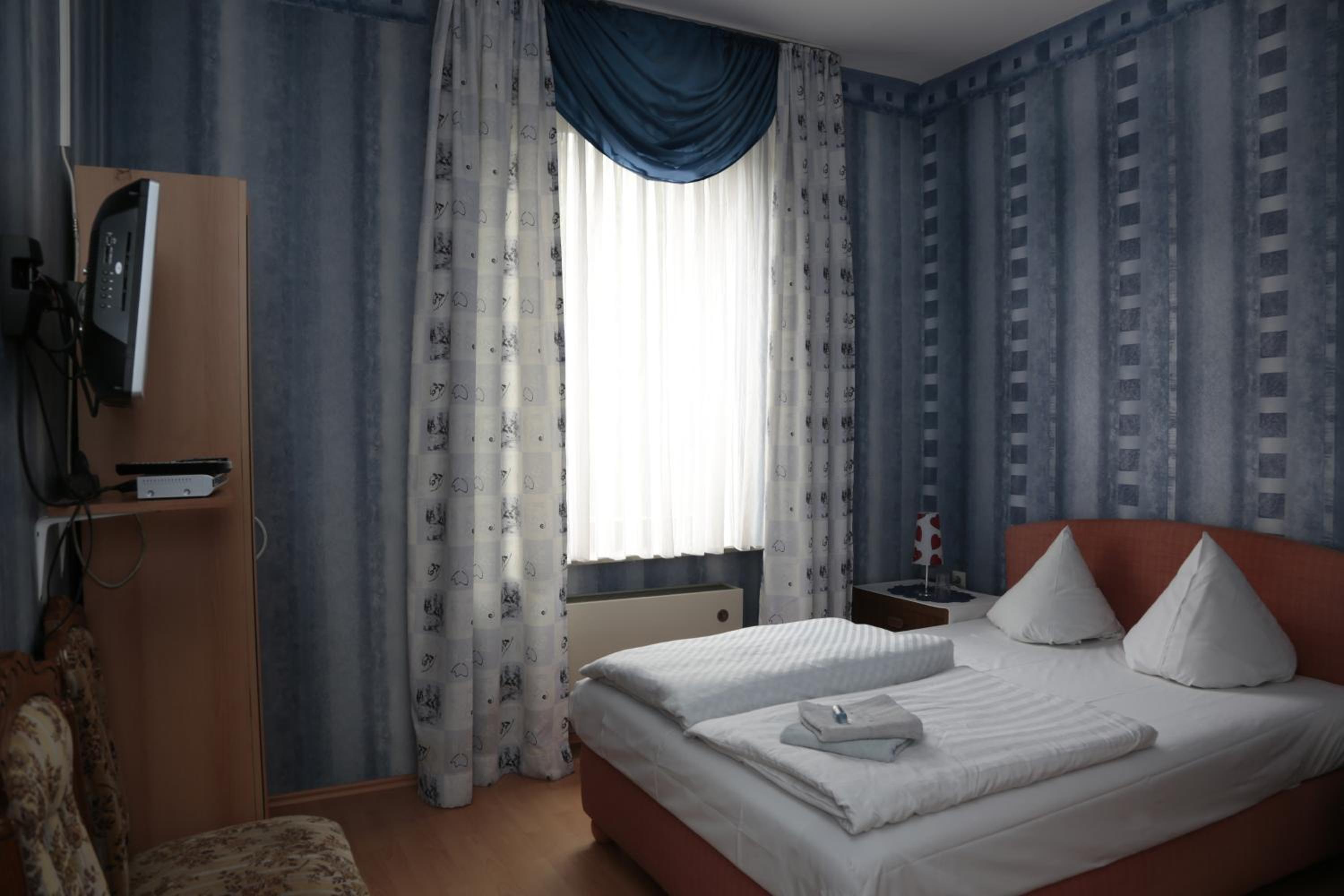 Double Room - Photo 7